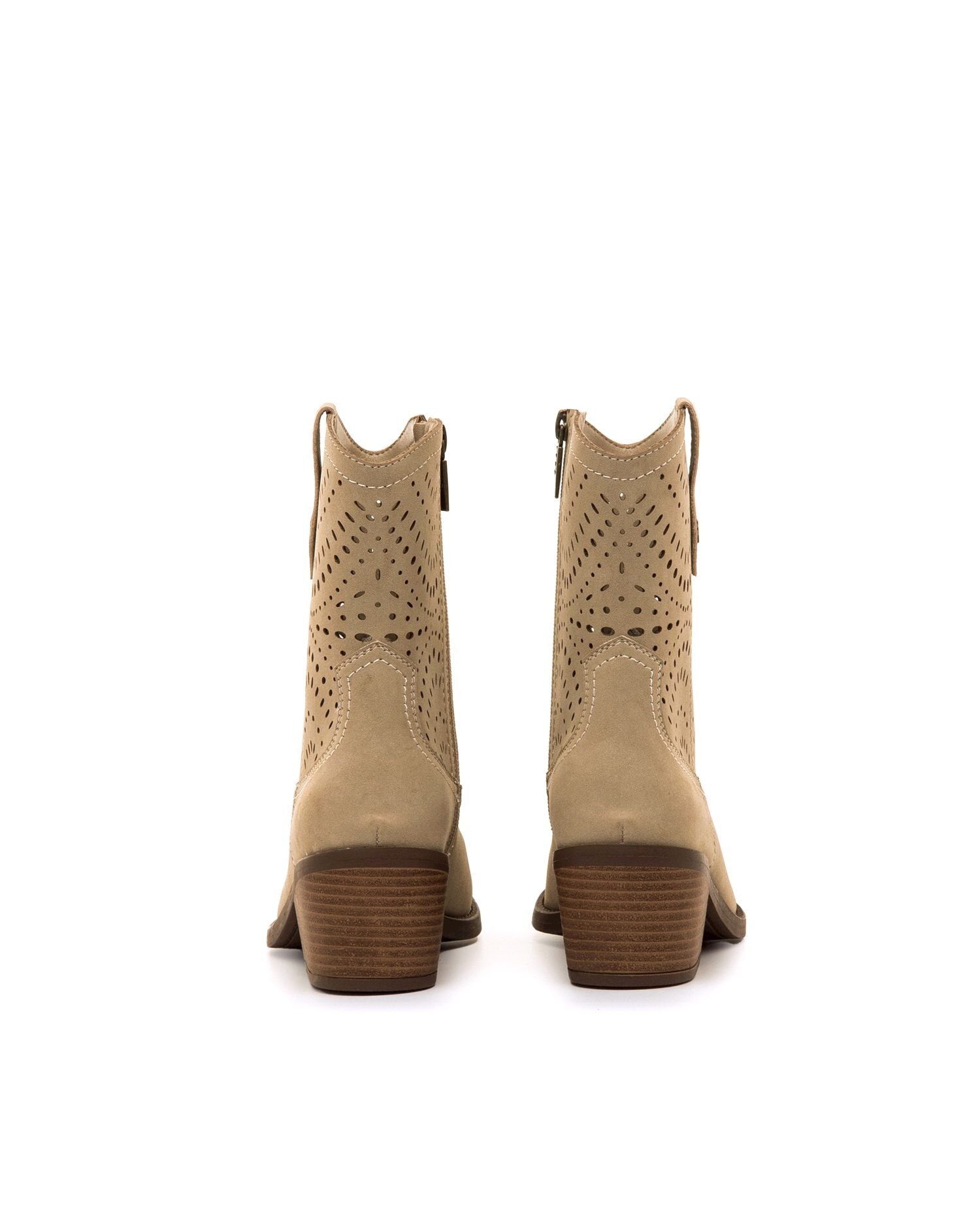 Botins Cowboy com Detalhe Perfurado no Cano Natural-3