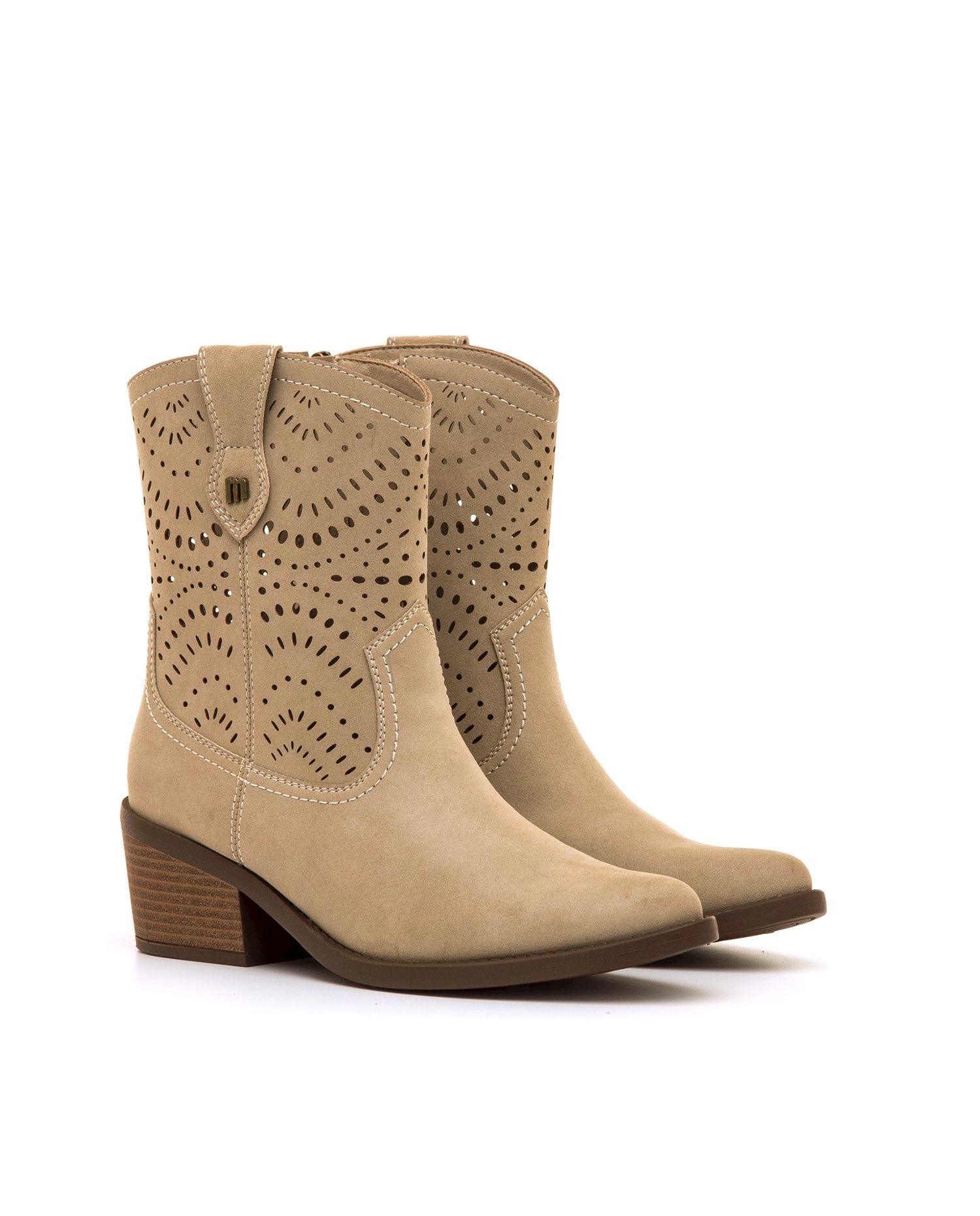 Botins Cowboy com Detalhe Perfurado no Cano Natural-5
