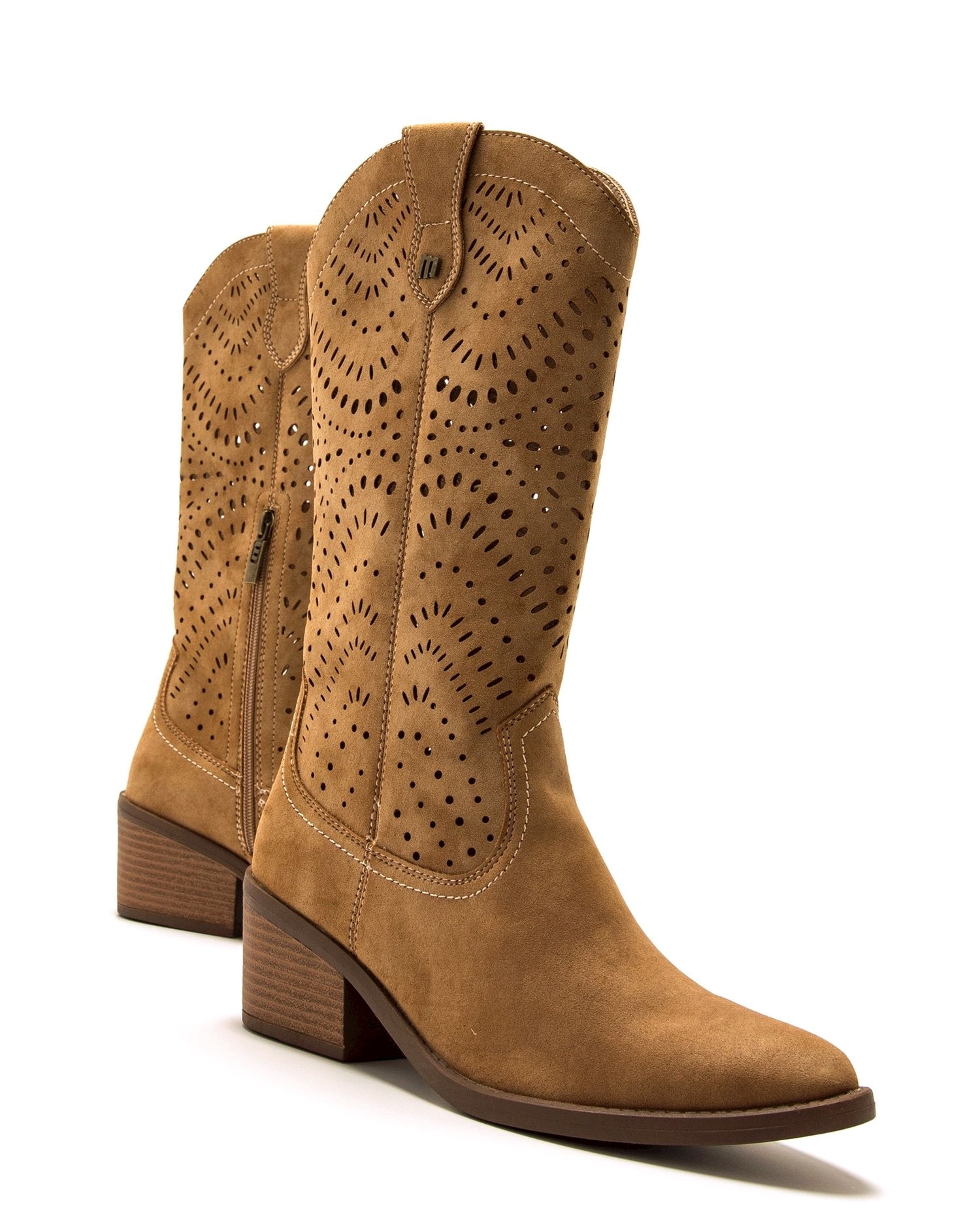 Botas Estilo Cowboy com Detalhe Perfurado no Cano Castanho-4