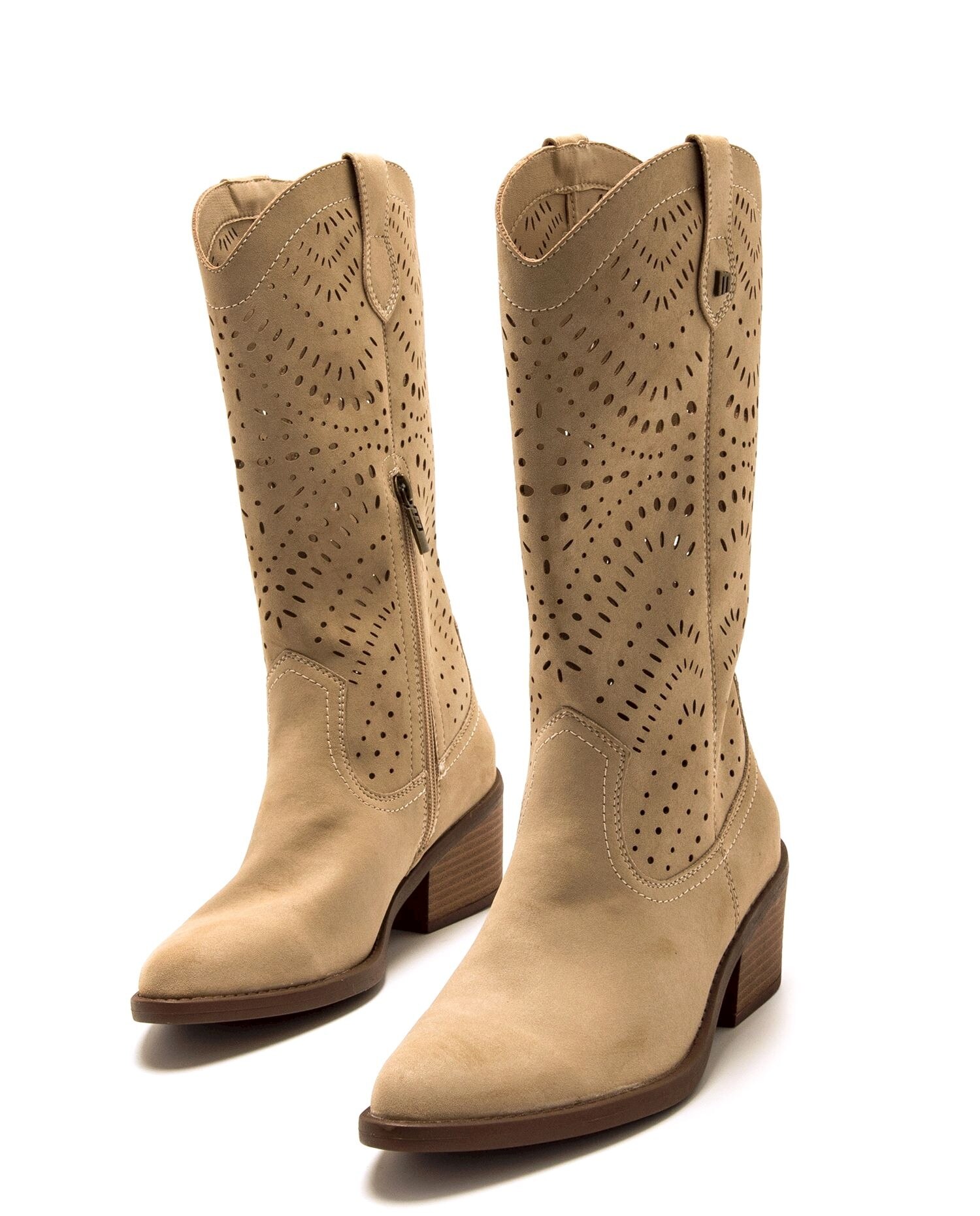 Botas Estilo Cowboy com Detalhe Perfurado no Cano Natural-2