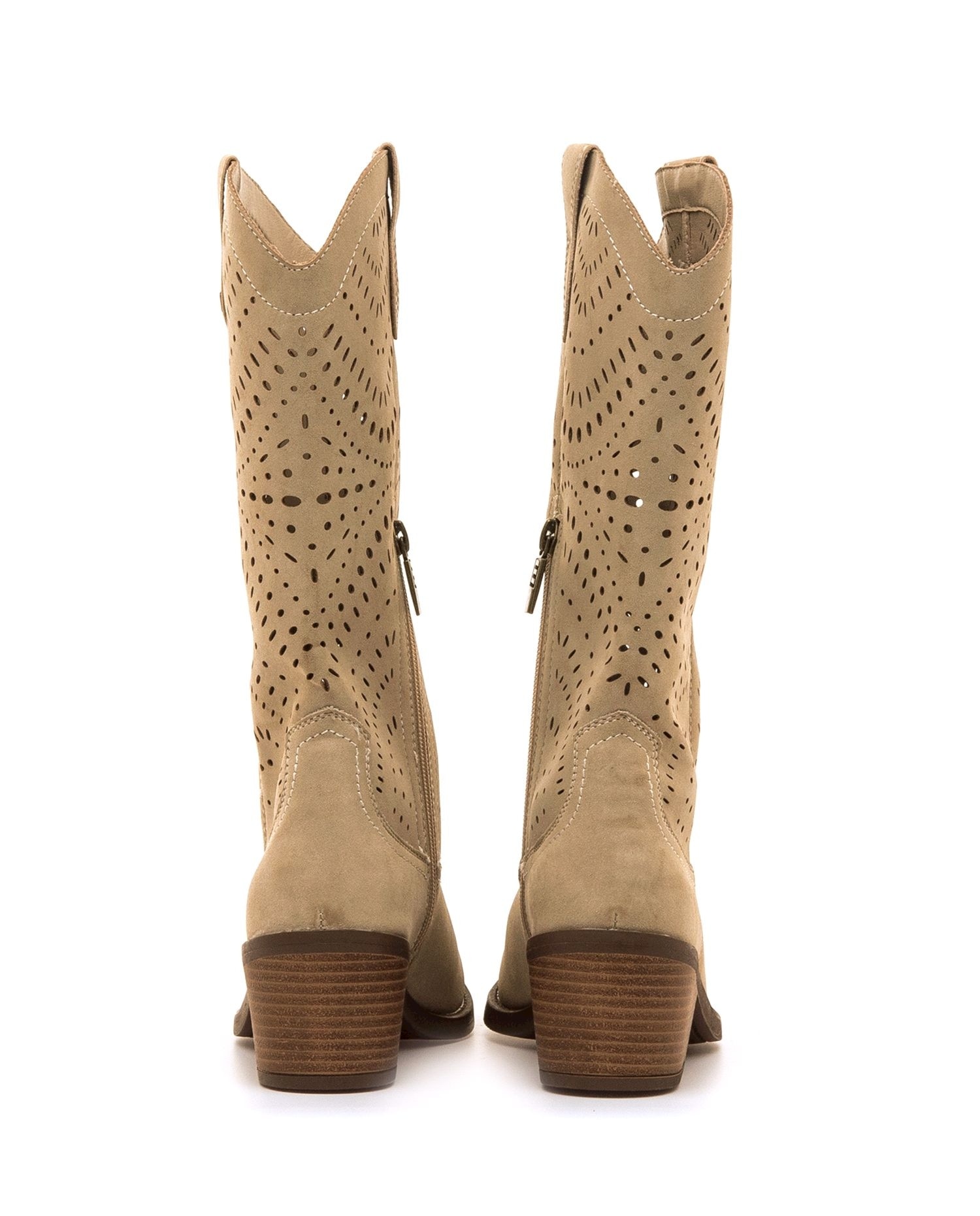 Botas Estilo Cowboy com Detalhe Perfurado no Cano Natural-3