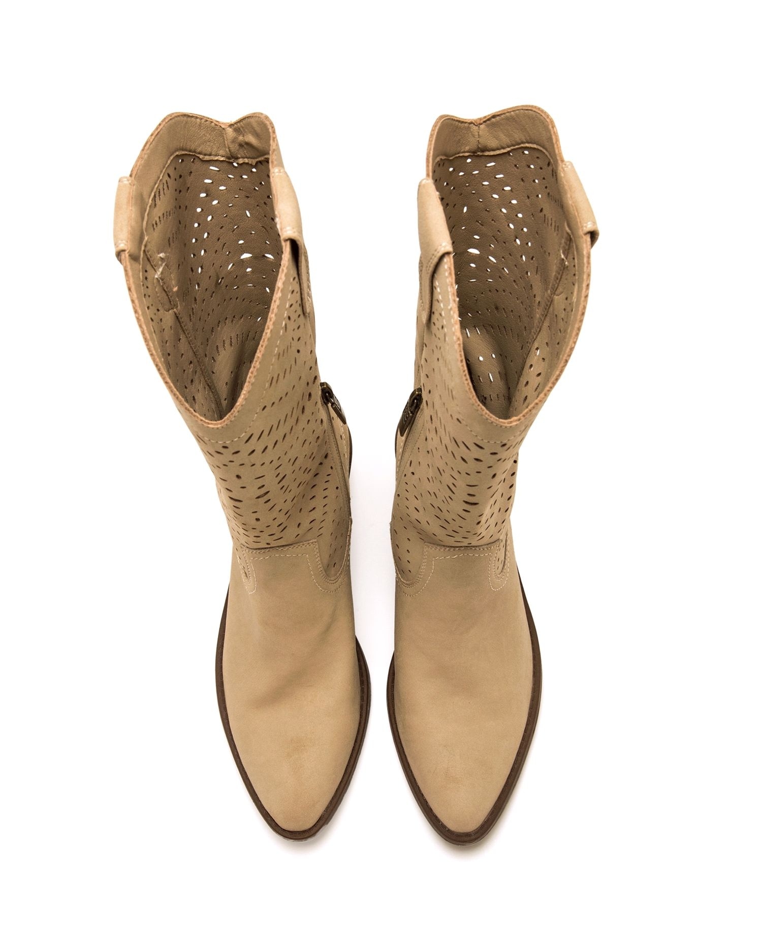 Botas Estilo Cowboy com Detalhe Perfurado no Cano Natural-4