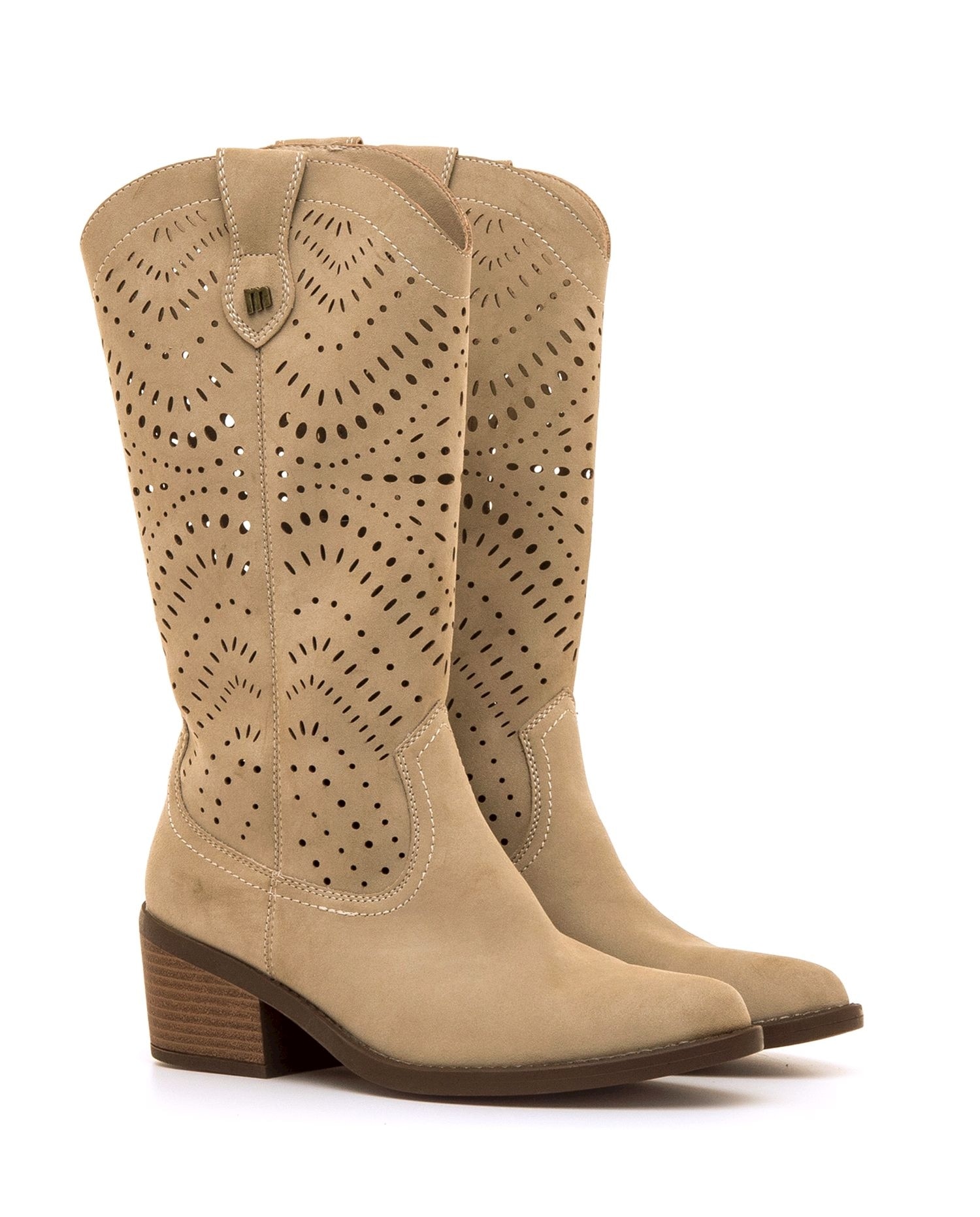 Botas Estilo Cowboy com Detalhe Perfurado no Cano Natural-5