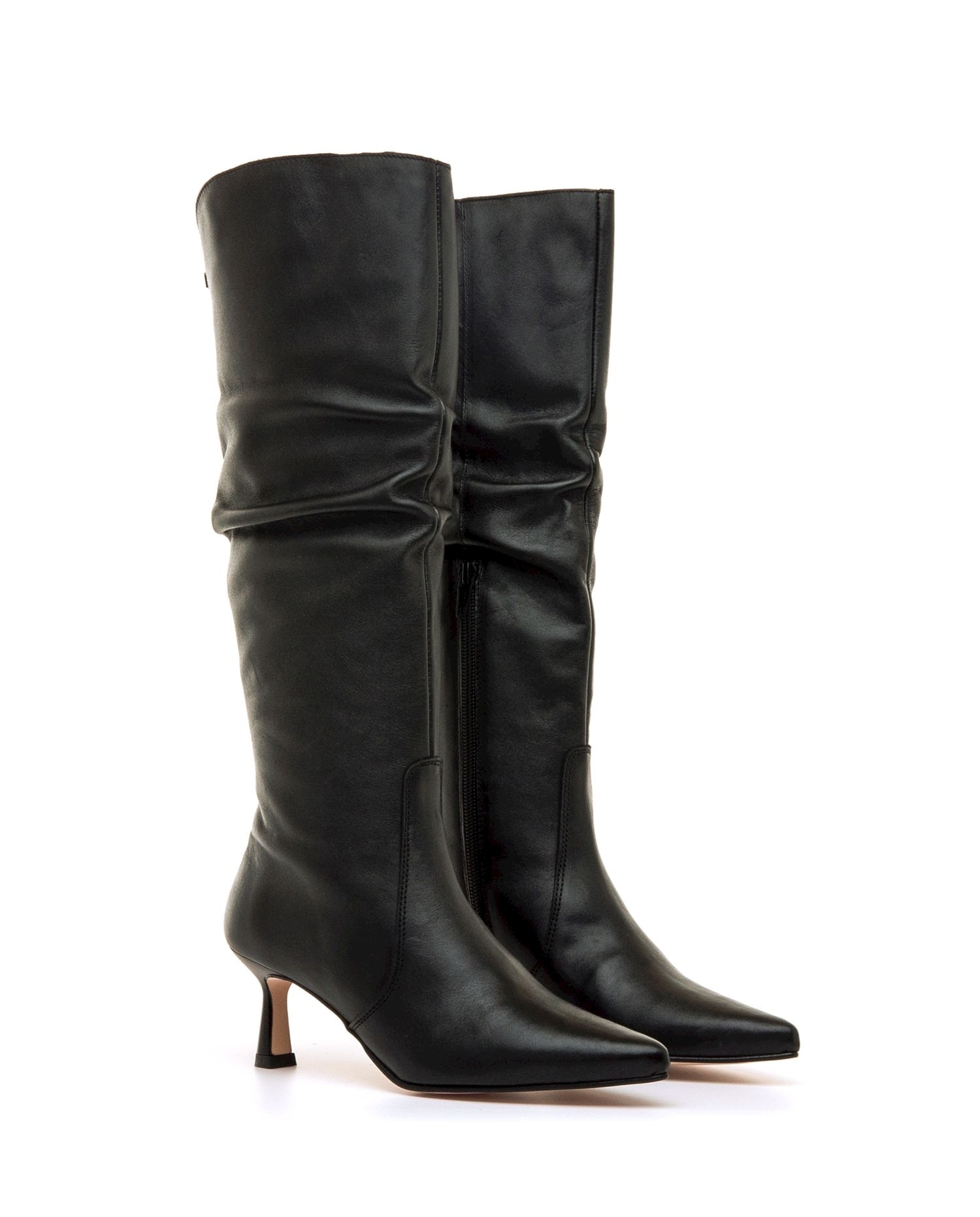 Botas Básicas Altas com Salto Fino em Pele de Camurça Preto mate-5