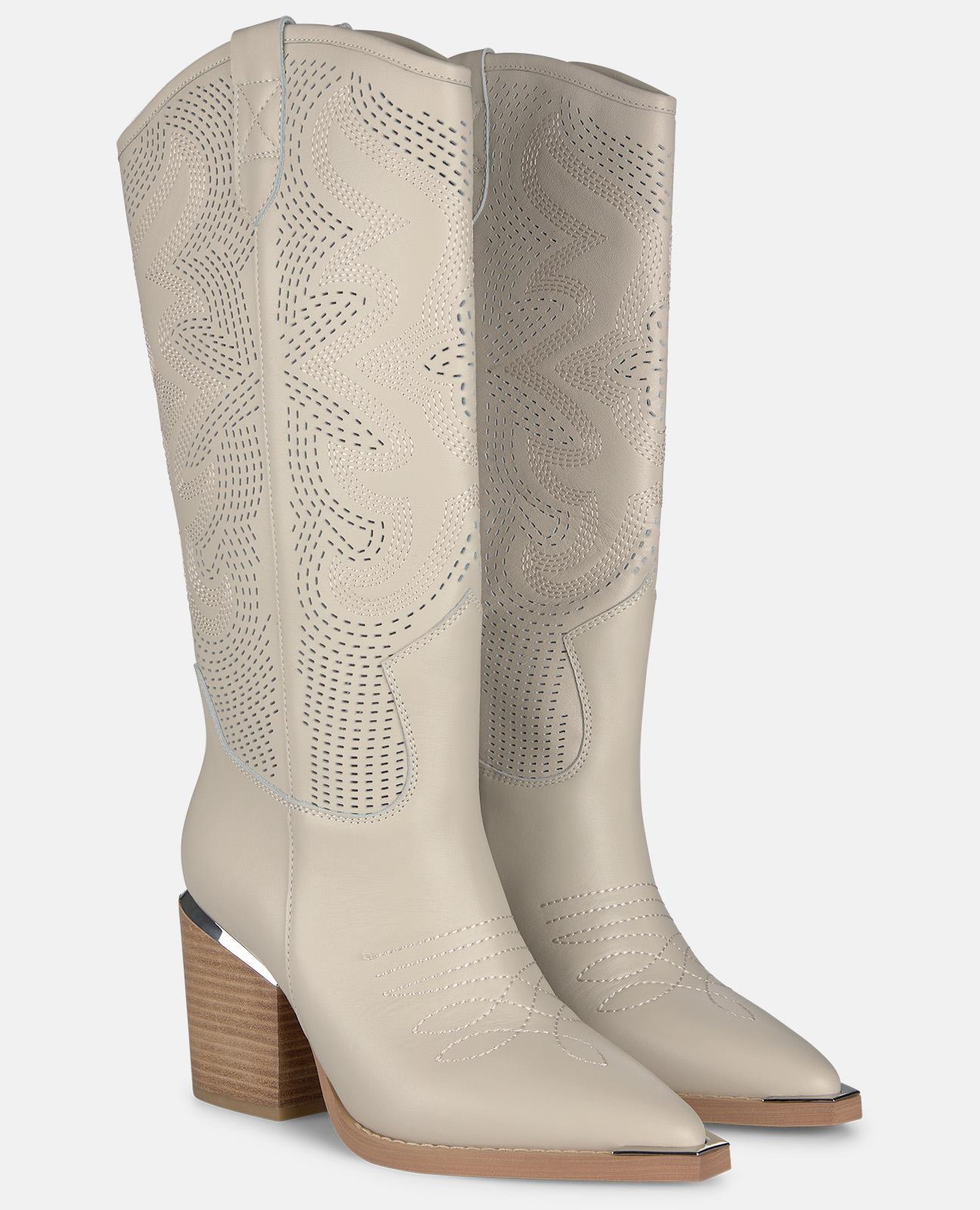 Botas Cowboy em Napa com Detalhe Metálico no Salto Marfim-2