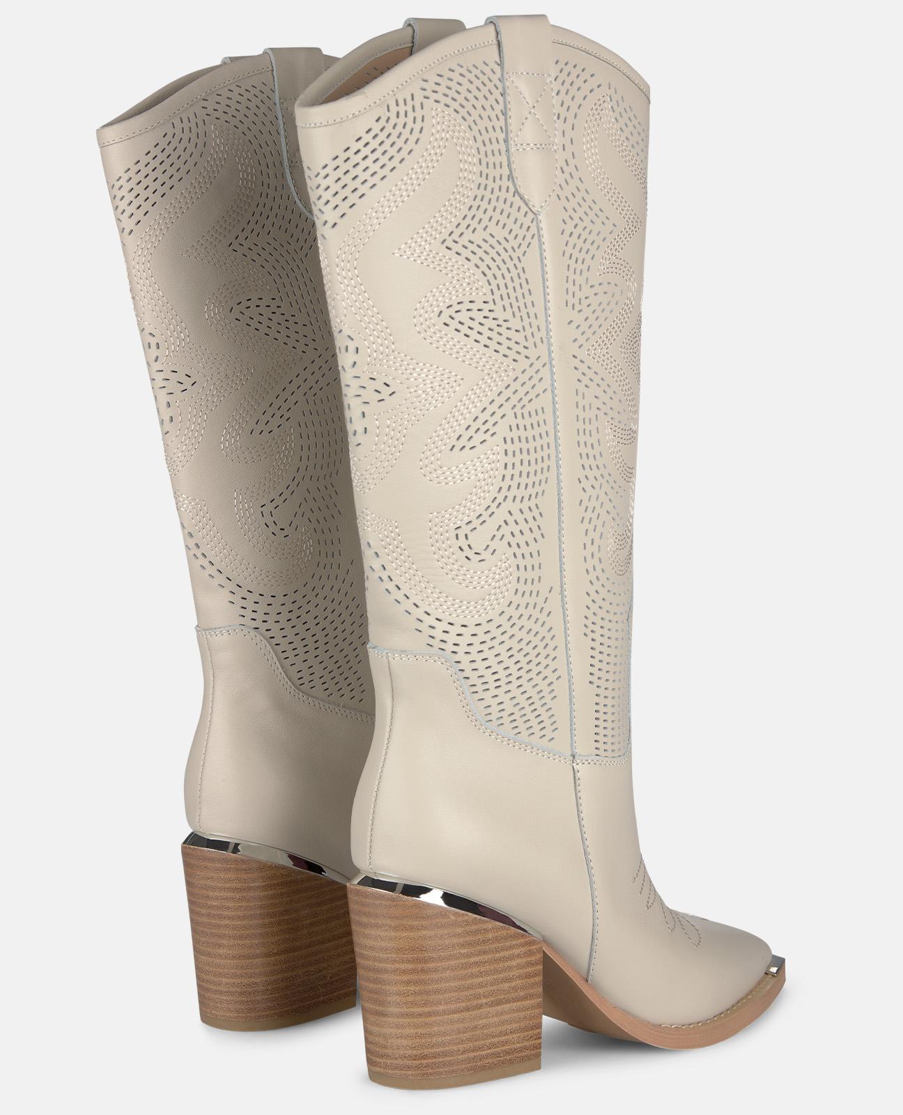 Botas Cowboy em Napa com Detalhe Metálico no Salto Marfim-3