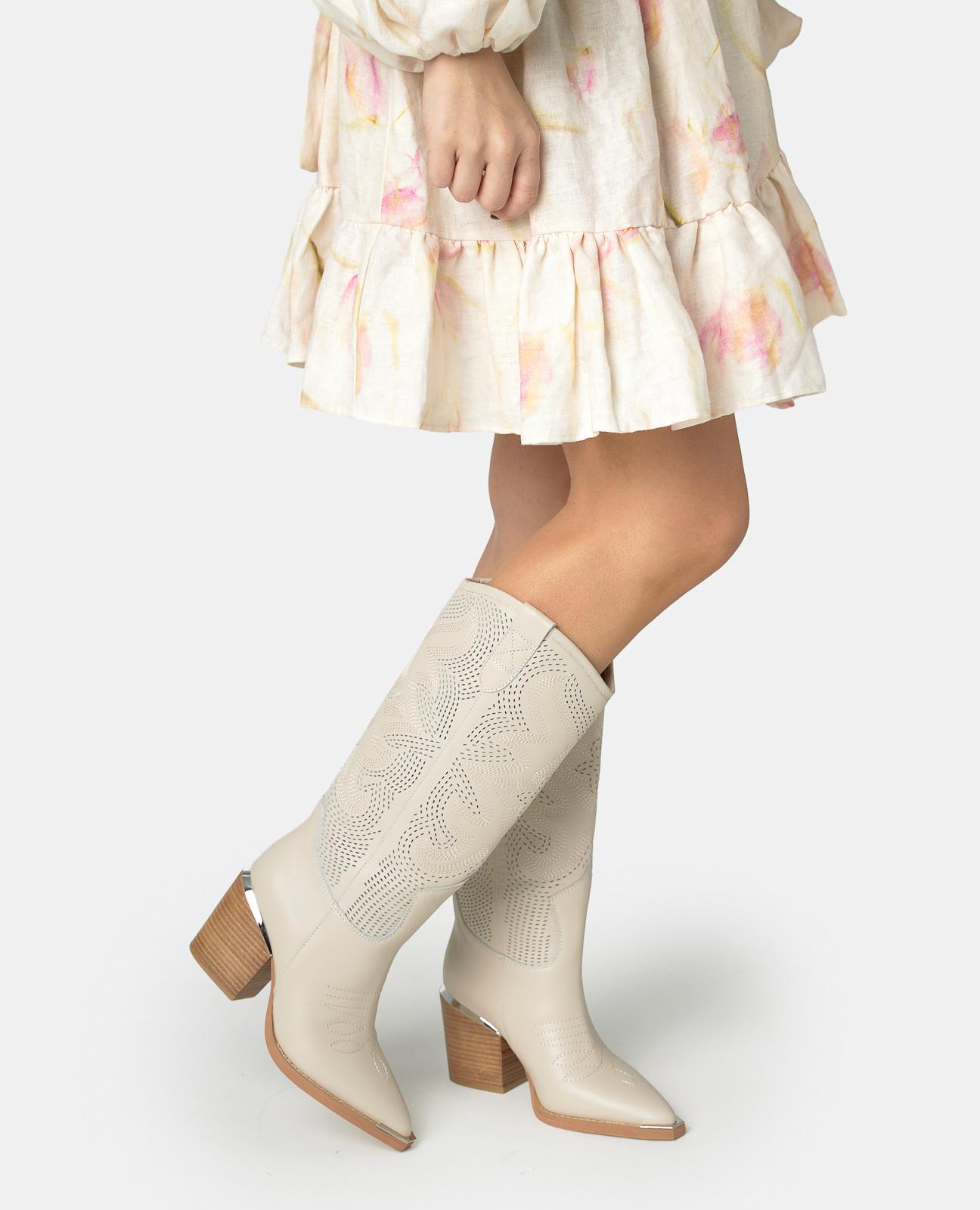 Botas Cowboy em Napa com Detalhe Metálico no Salto Marfim-5