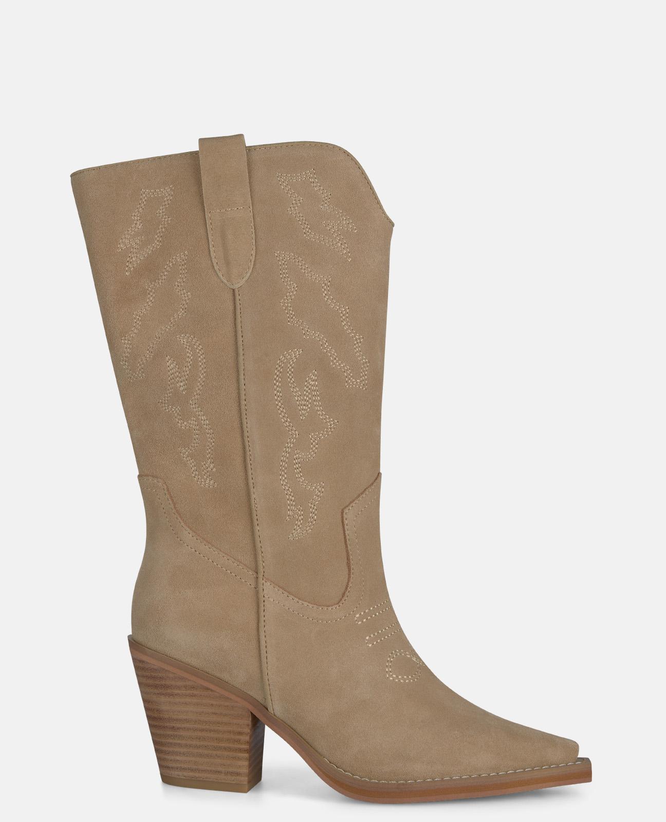 Imagem 0 de Botas Cowboy em Pele com Alças Laterais