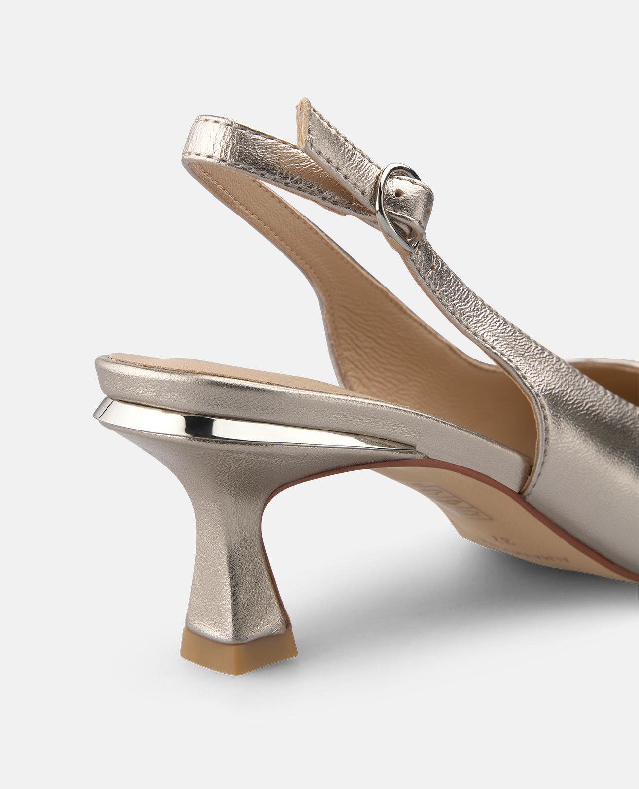 Sapatos de Salto em Pele com o Calcanhar Aberto Efeito Metalizado com Fecho de Fivela Dourado-4