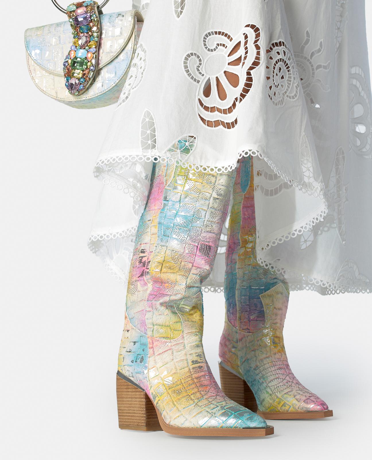 Botas Cowboy em Pele Efeito Fantasia com Detalhe Metálico no Tacão Multicolor-5