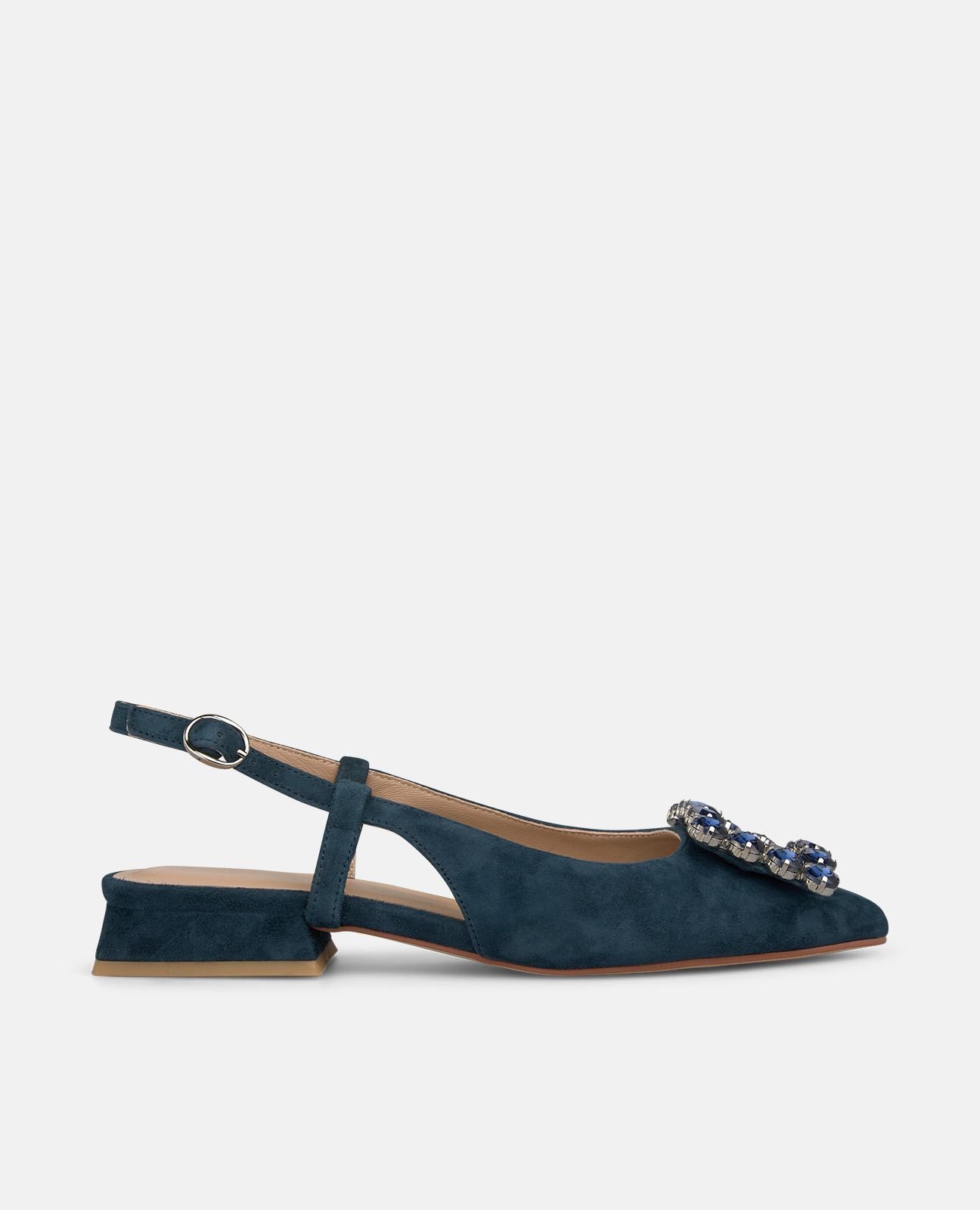 Imagem 0 de Mules Rasos em Pele com Adorno Metálico Frontal e Tira Posterior com Fivela