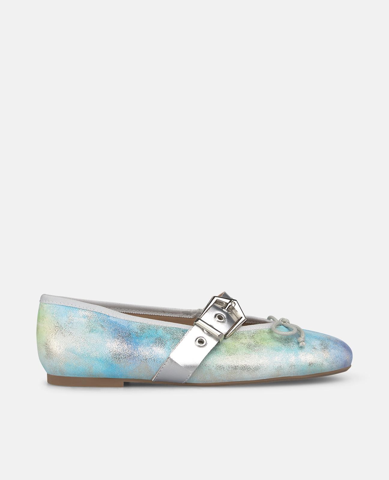 Imagem 0 de Sabrinas Rasas de Pele com Efeito Fantasia e Detalhe de Fivela