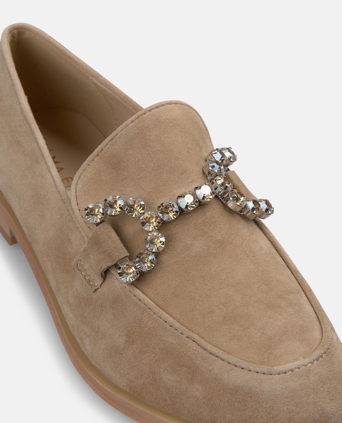 Mocassins Rasos com Adorno Metálico e Detalhe no Tacão Areia-4