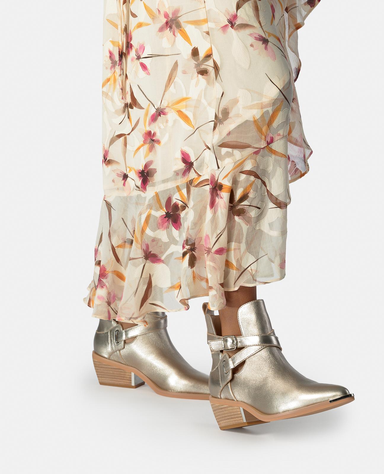 Botins Cowboy em Pele Efeito Metalizado com Tira Dupla com Fivela Dourado-5
