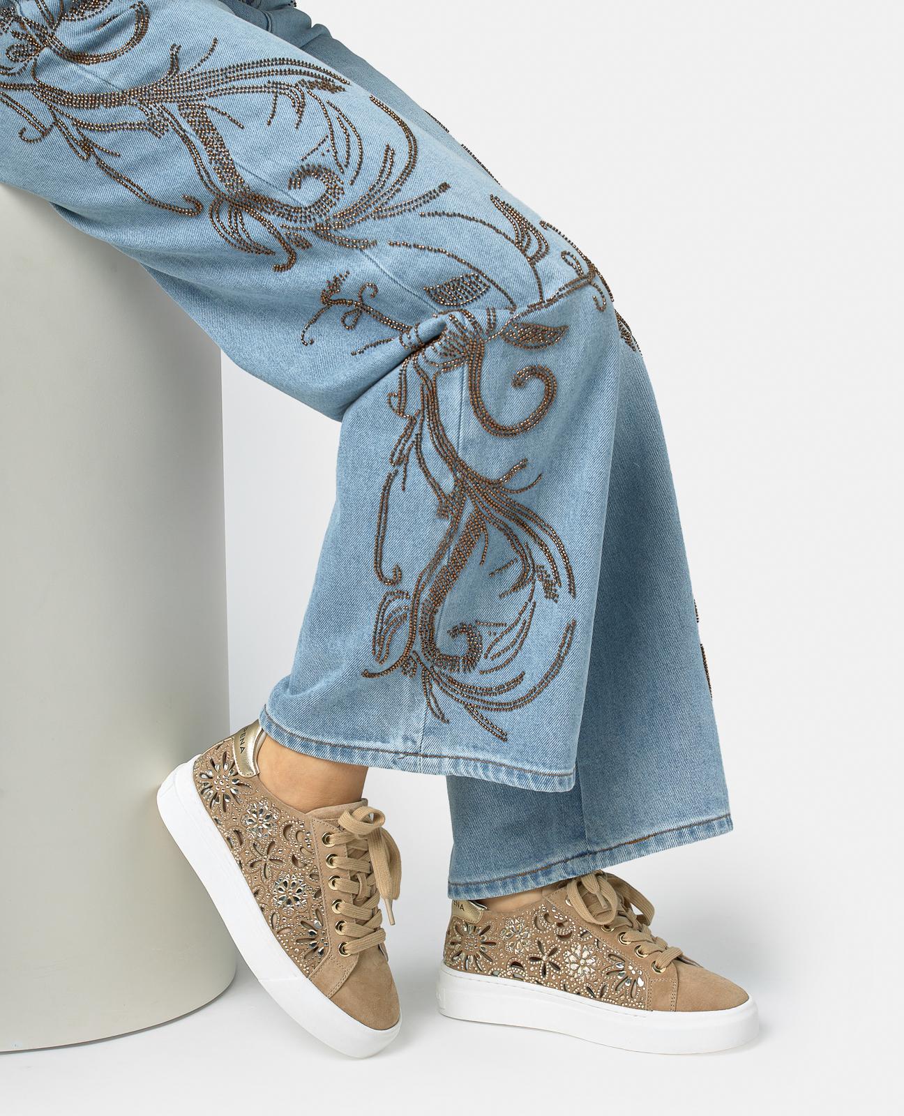 Sapatilhas Desportivas de Pele e Parte Exterior com Trabalho Perfurado com Motivo Floral Areia-5