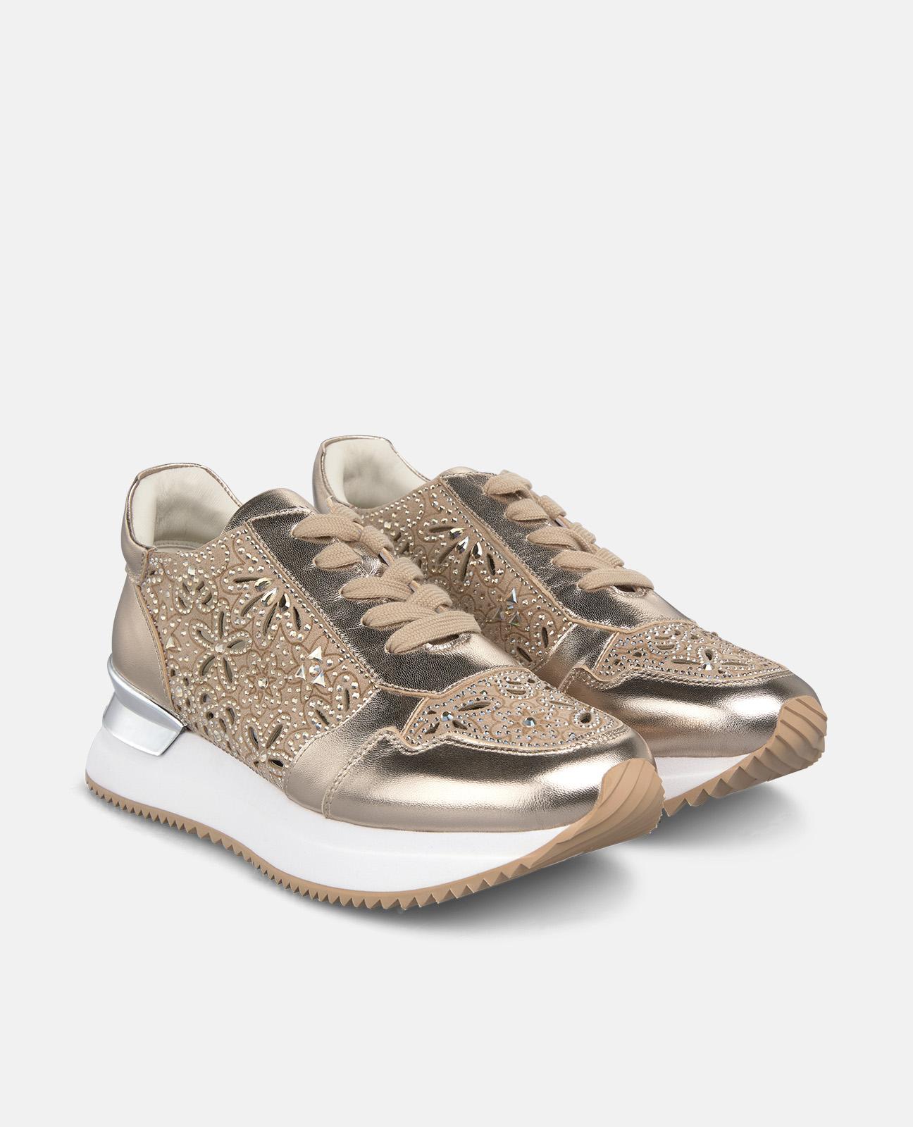 Sapatilhas Desportivas de Pele com Efeito Metalizado Perfuradas com Motivo Floral Ouro-2
