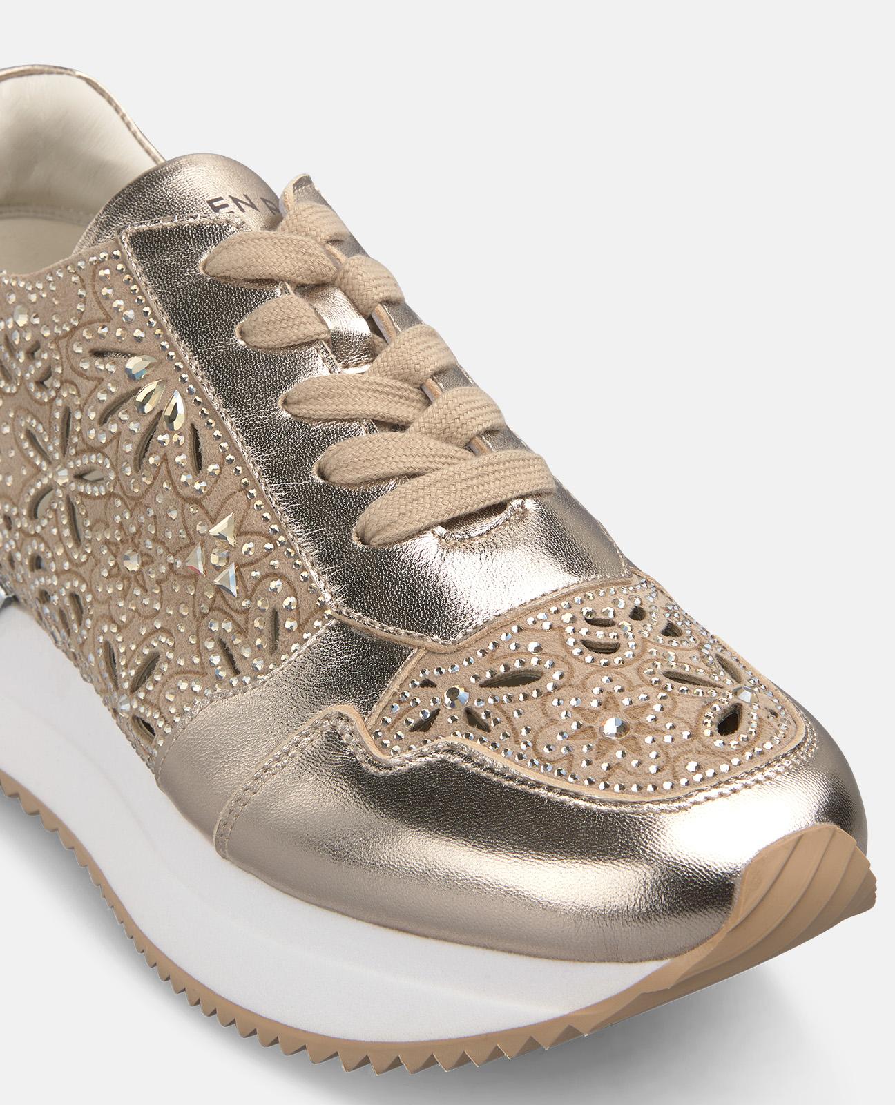 Sapatilhas Desportivas de Pele com Efeito Metalizado Perfuradas com Motivo Floral Ouro-4