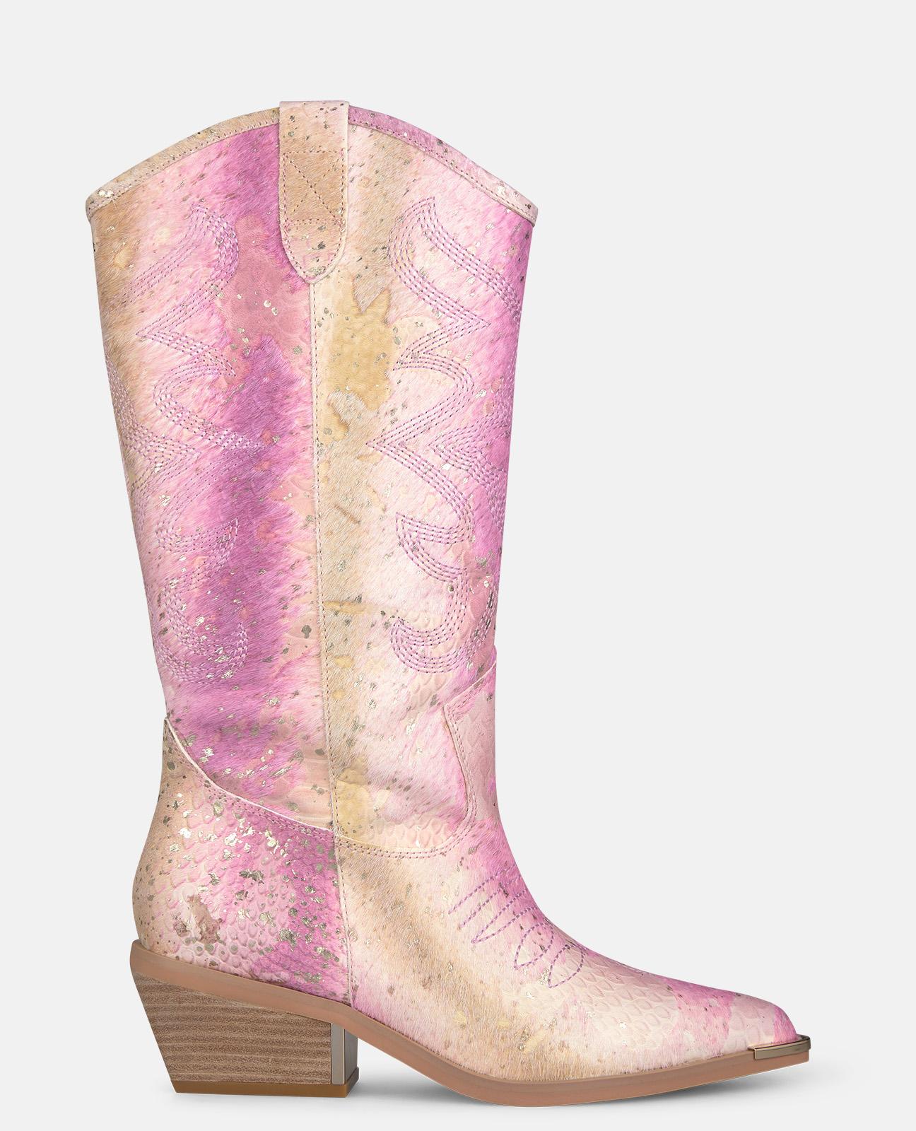 Imagem 0 de Botas Cowboy em Pele Efeito Serpente com Detalhe Metálico no Salto