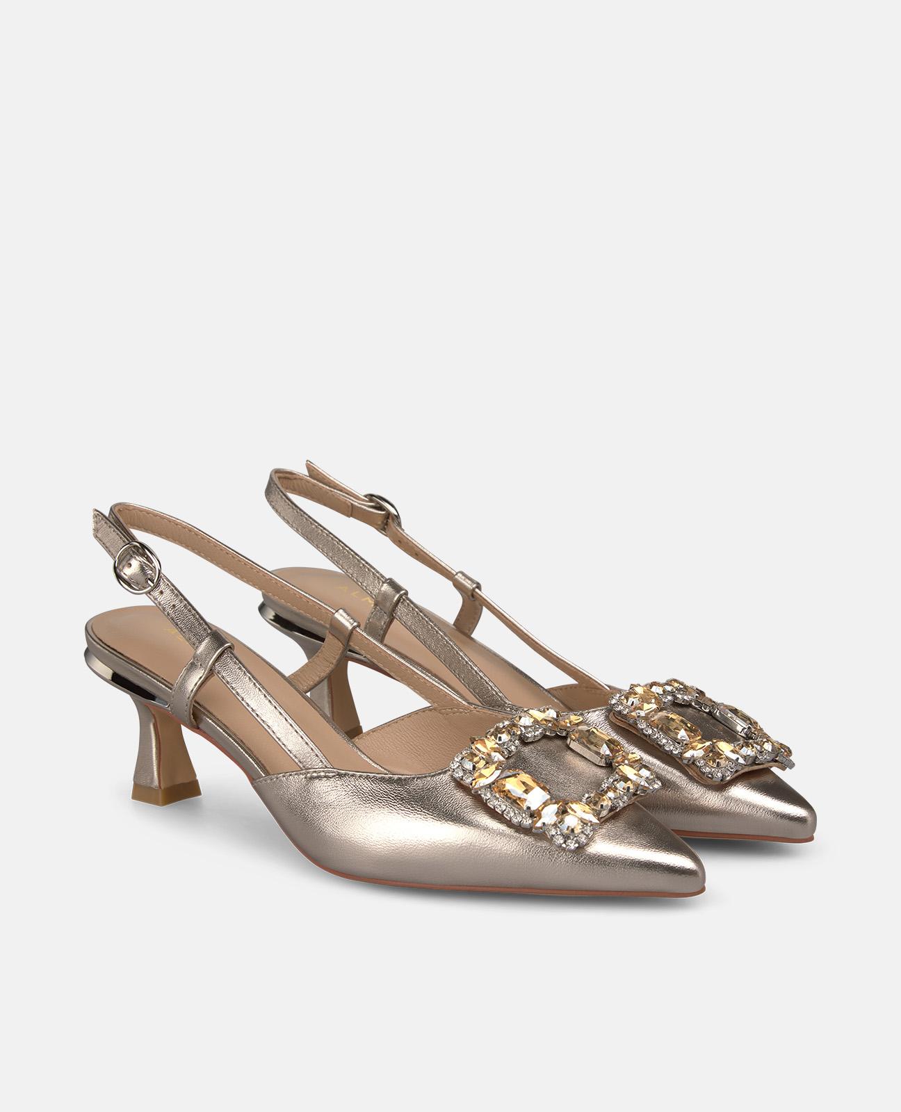 Sapatos de Salto em Pele com Calcanhar Aberto Efeito Metalizado com Detalhe Joia Dourado-2