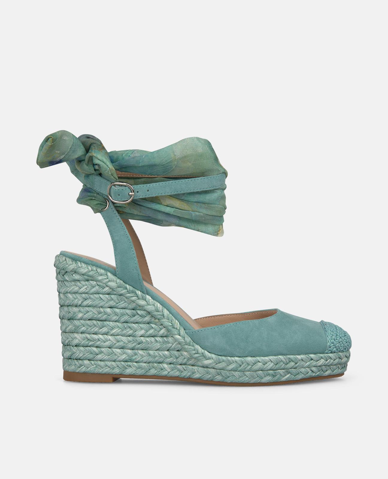 Imagem 0 de Alpercatas com Tiras de Pele com Laçada no Tornozelo