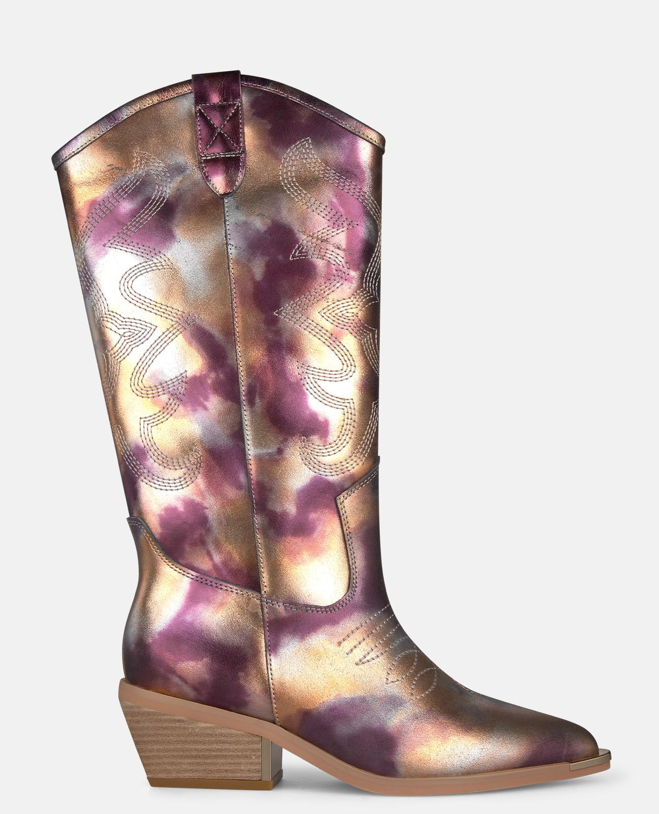 Imagem 0 de Botas Cowboy em Pele Efeito Fantasia com Detalhe Metálico no Tacão