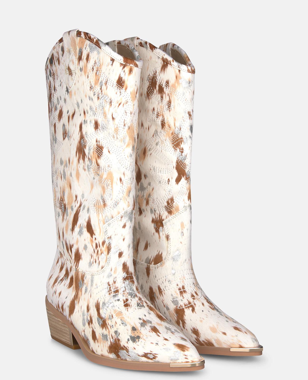 Botas Cowboy em Pele Efeito Fantasia com Detalhe Metálico no Tacão Bege / Castanho-2