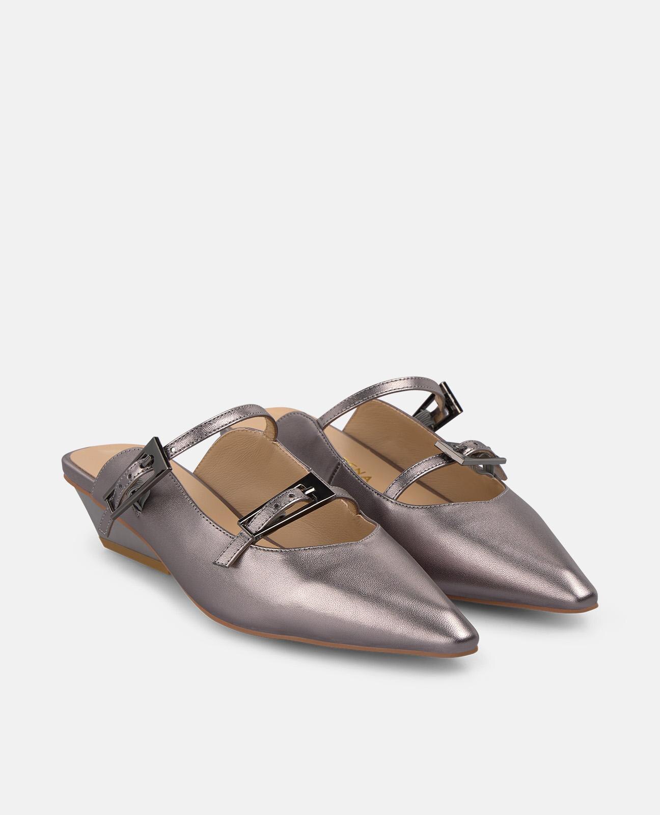 Mules de Salto Efeito Metalizado com Fivelas Prata-2