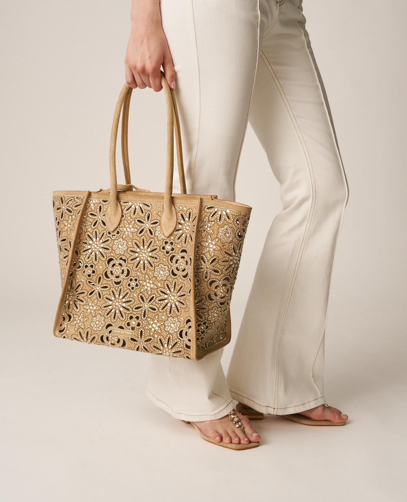 Mala Shopper de Pele com Design Perfurado Decorativo de Inspiração Floral e Fecho com Íman Areia-2