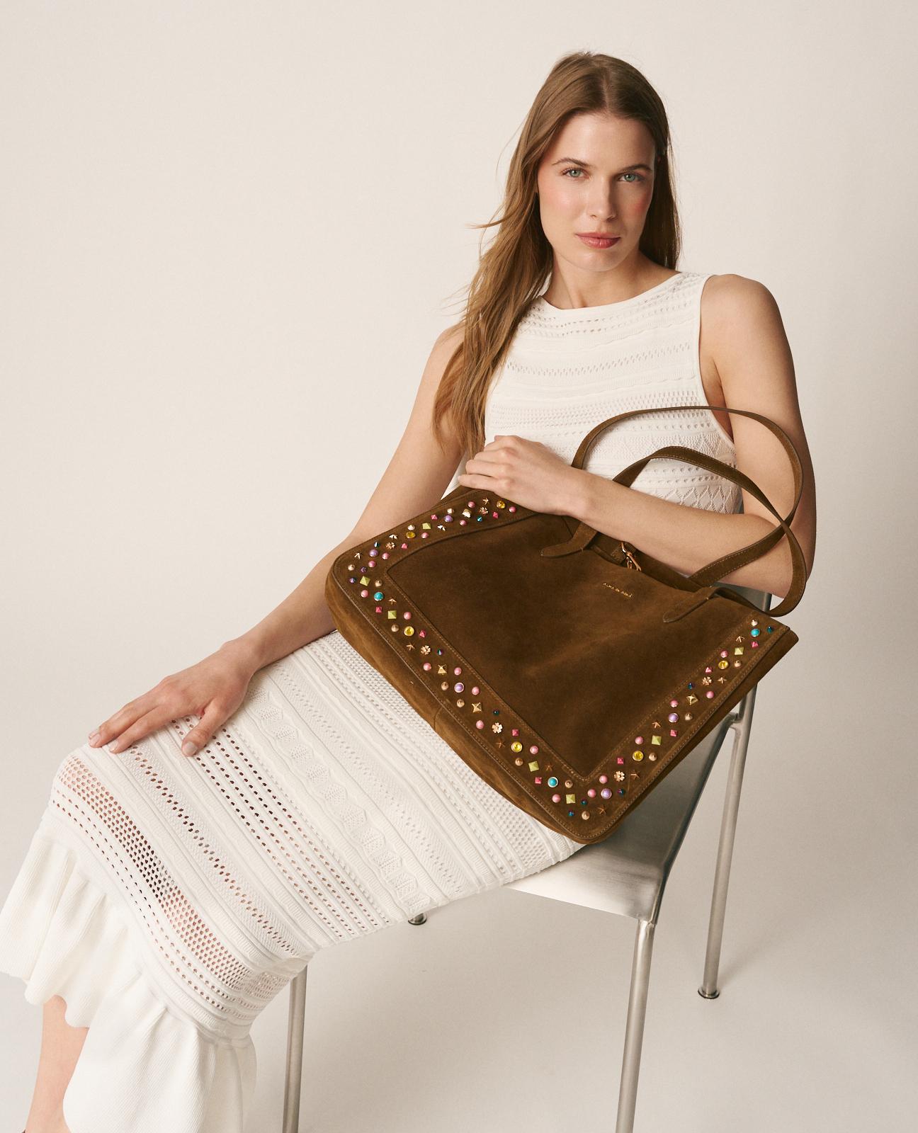 Mala Shopper de Pele com Design em Tachas Metálicas de Cores e Fecho com Íman Camel-2