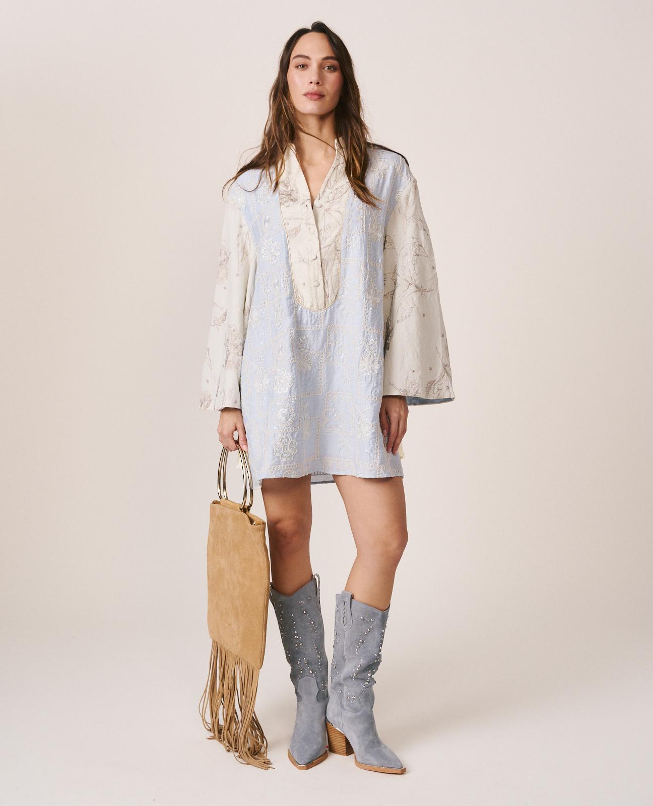 Vestido Curto Bordado com Lantejoulas e Manga Comprida À Boca de Sino Azul-2