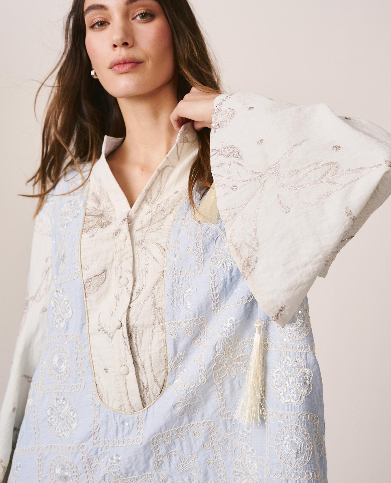 Vestido Curto Bordado com Lantejoulas e Manga Comprida À Boca de Sino Azul-6