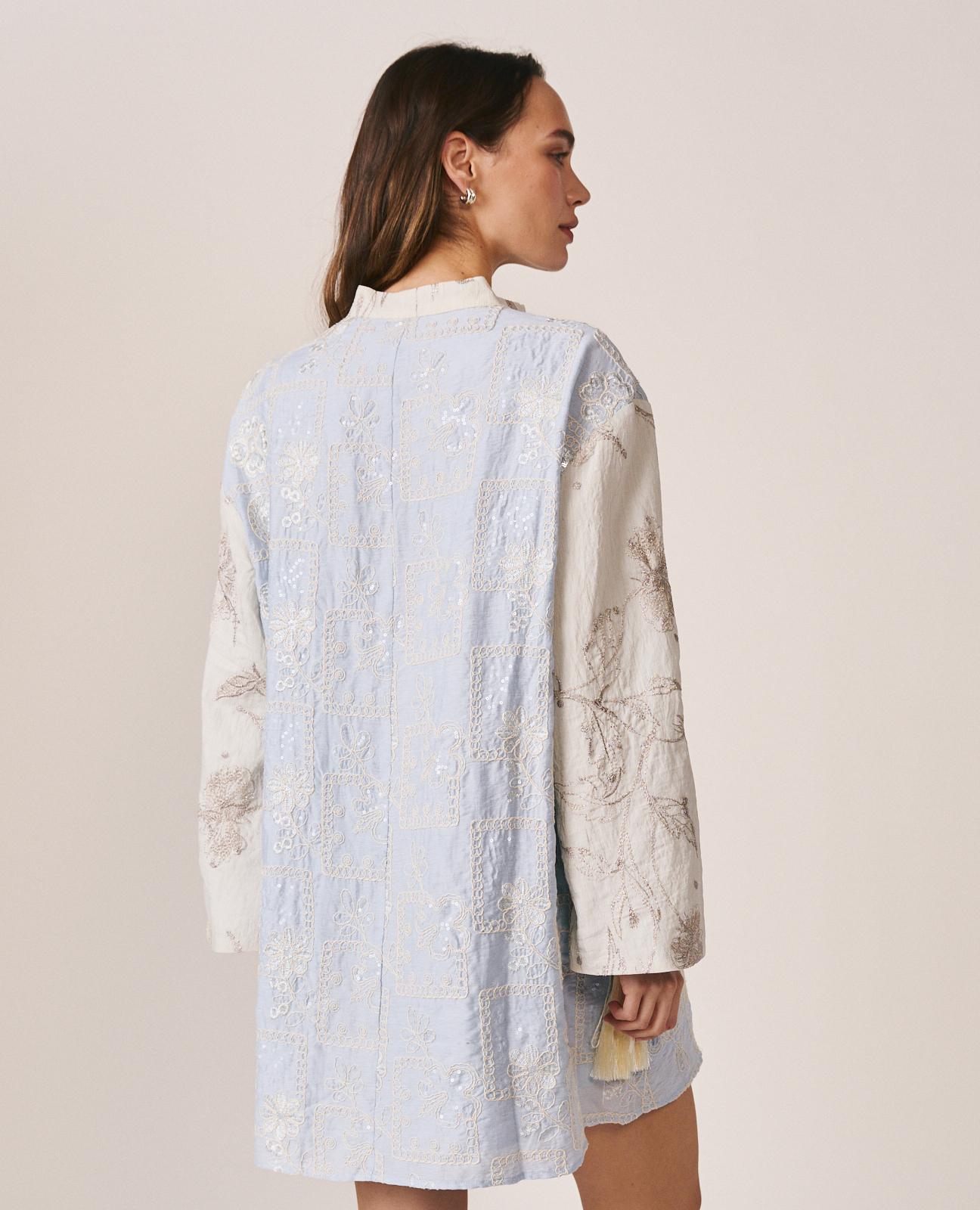 Vestido Curto Bordado com Lantejoulas e Manga Comprida À Boca de Sino Azul-7