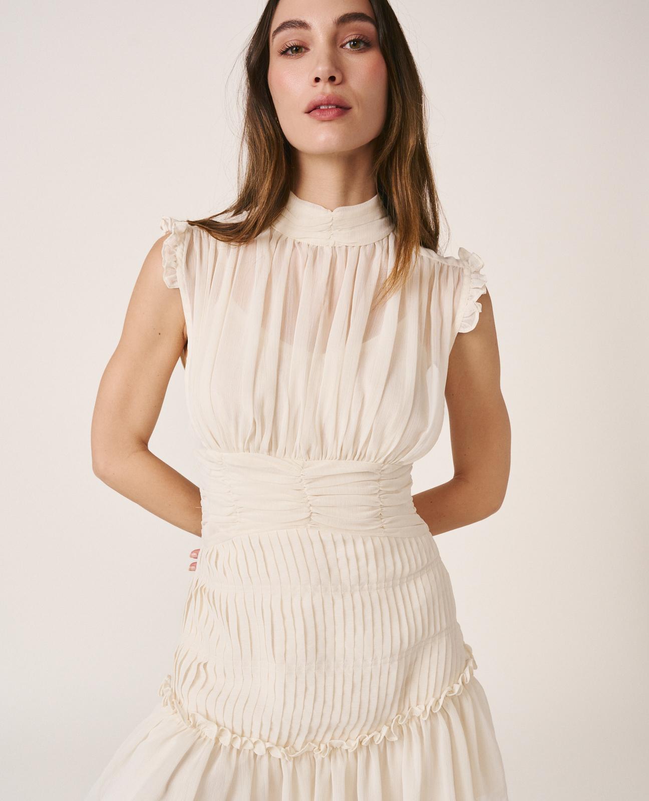 Vestido Curto sem Mangas de Gola Alta e Fecho Zip Branco-1
