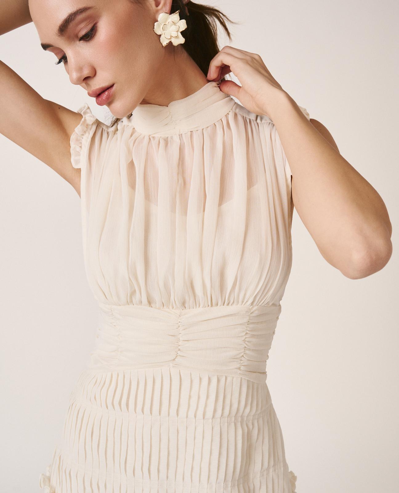 Vestido Curto sem Mangas de Gola Alta e Fecho Zip Branco-3