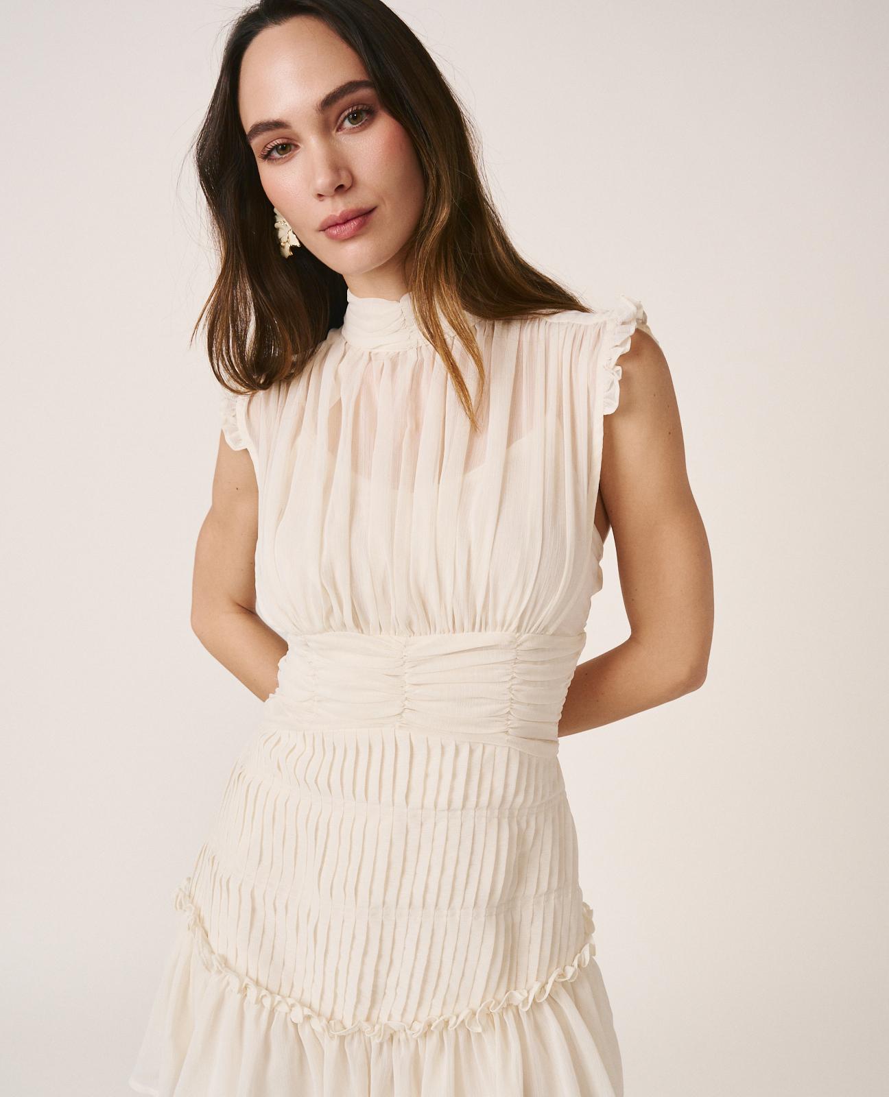 Vestido Curto sem Mangas de Gola Alta e Fecho Zip Branco-5