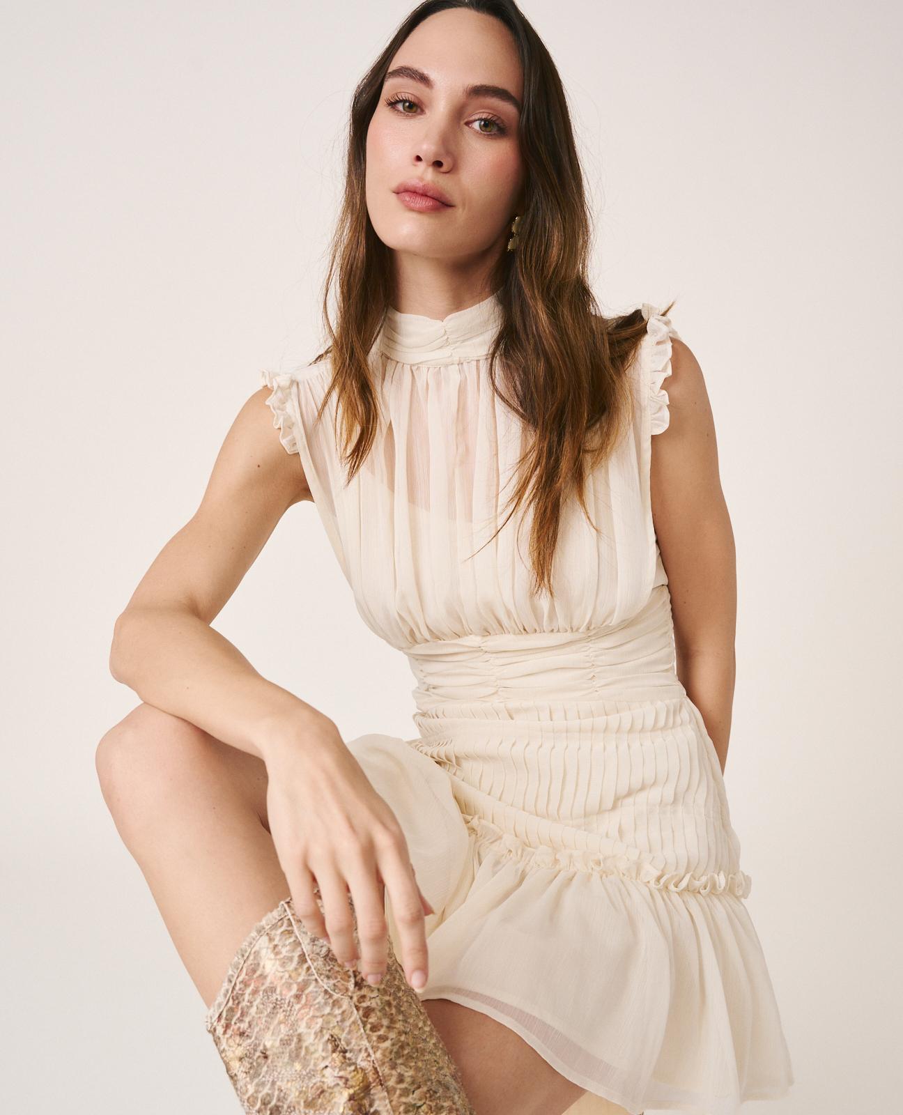 Vestido Curto sem Mangas de Gola Alta e Fecho Zip Branco-8