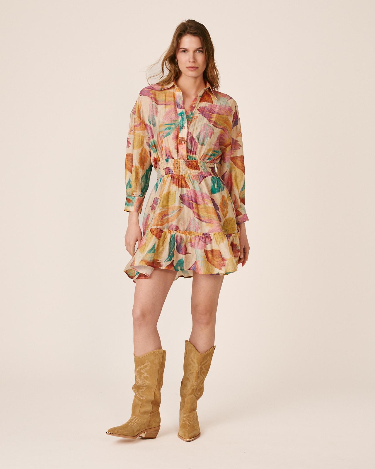 Imagem 0 de Vestido Curto Bordado com Estampado Floral de Manga Comprida Tipo Camisa e Bolsos Laterais