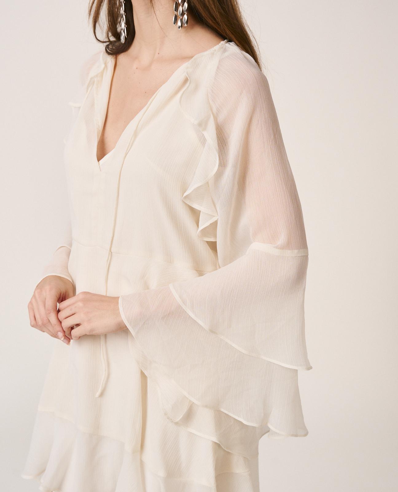 Vestido Curto Fluido Confecionado em Gase de Manga Comprida À Boca de Sino Branco-8