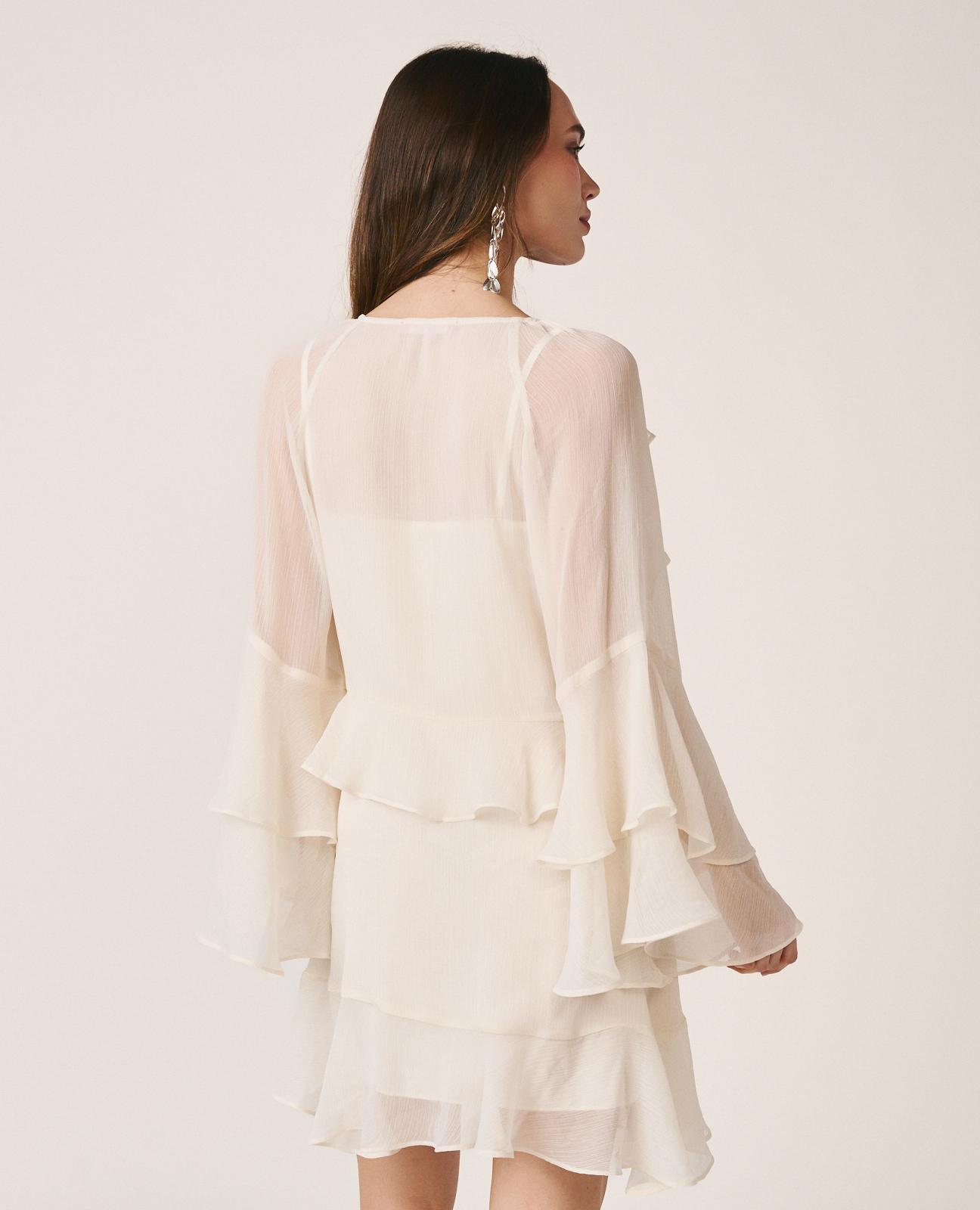 Vestido Curto Fluido Confecionado em Gase de Manga Comprida À Boca de Sino Branco-9