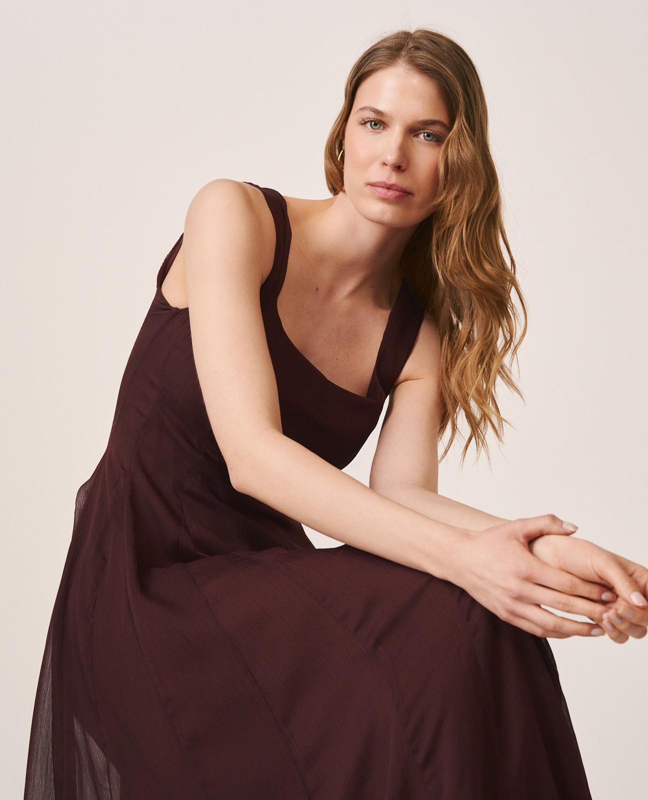Vestido Midi com Volume Confecionado em Gaze e Gola Quadrada Castanho-5