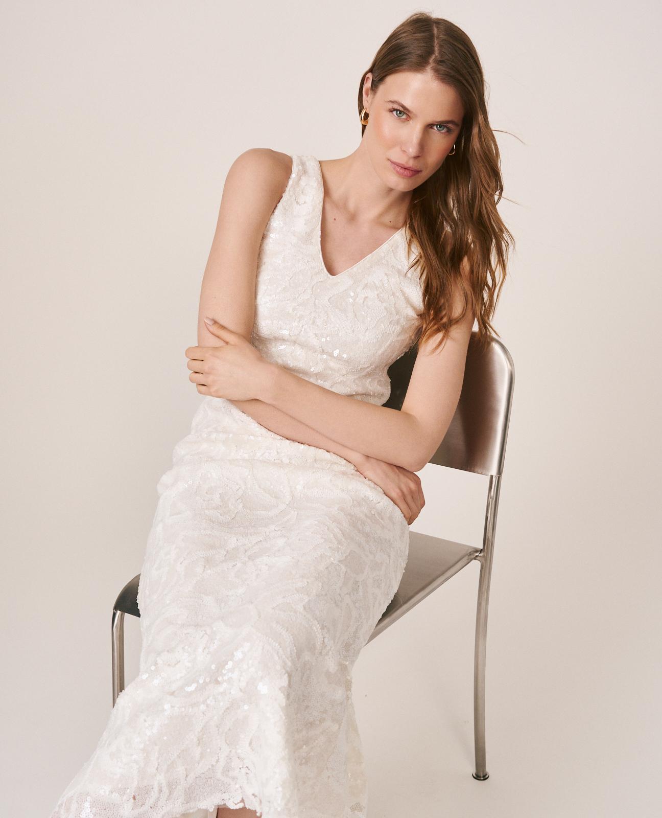 Imagem 0 de Vestido Midi de Lantejoulas Bordado Floral sem Mangas e Gola em V