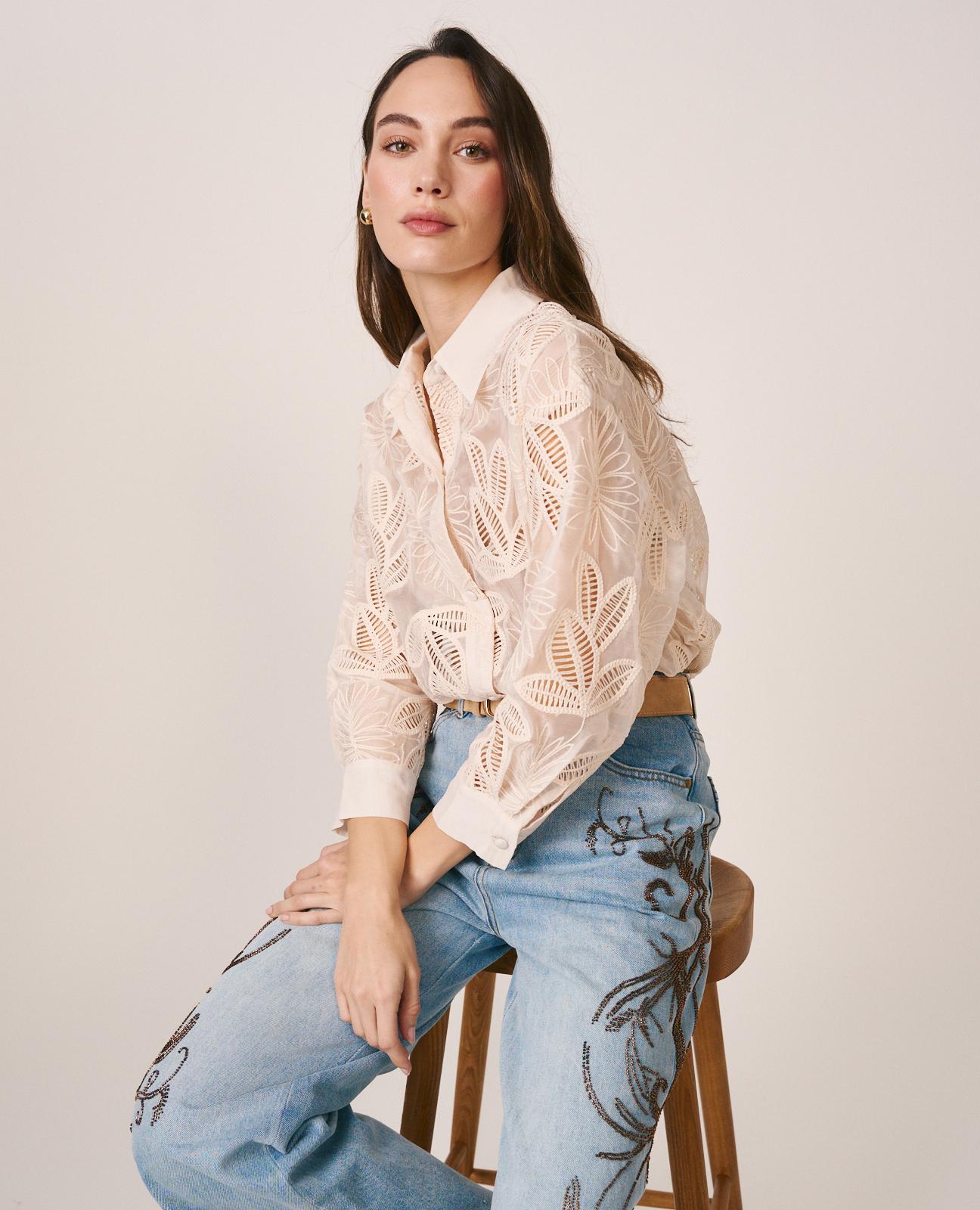 Camisa de Gase com Perfurados e Bordados Bege-3