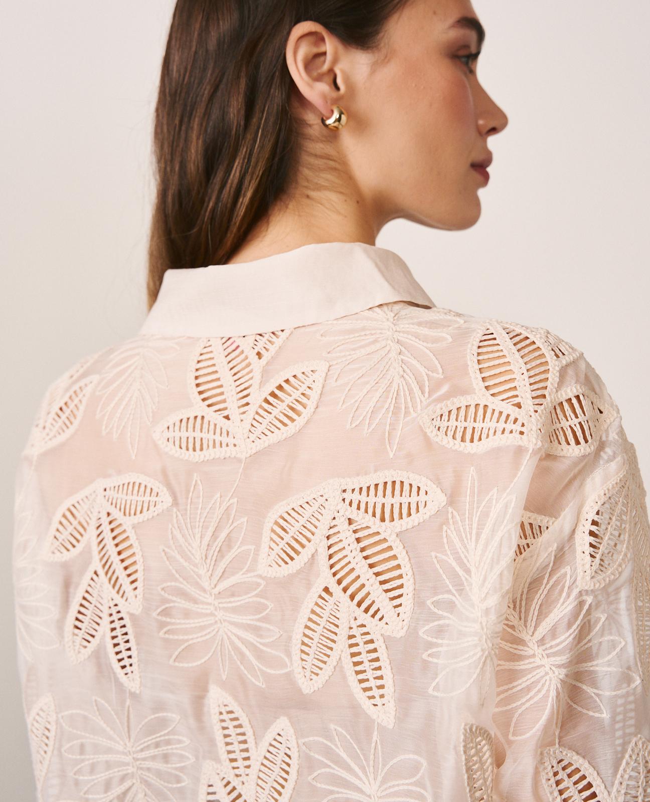 Camisa de Gase com Perfurados e Bordados Bege-6