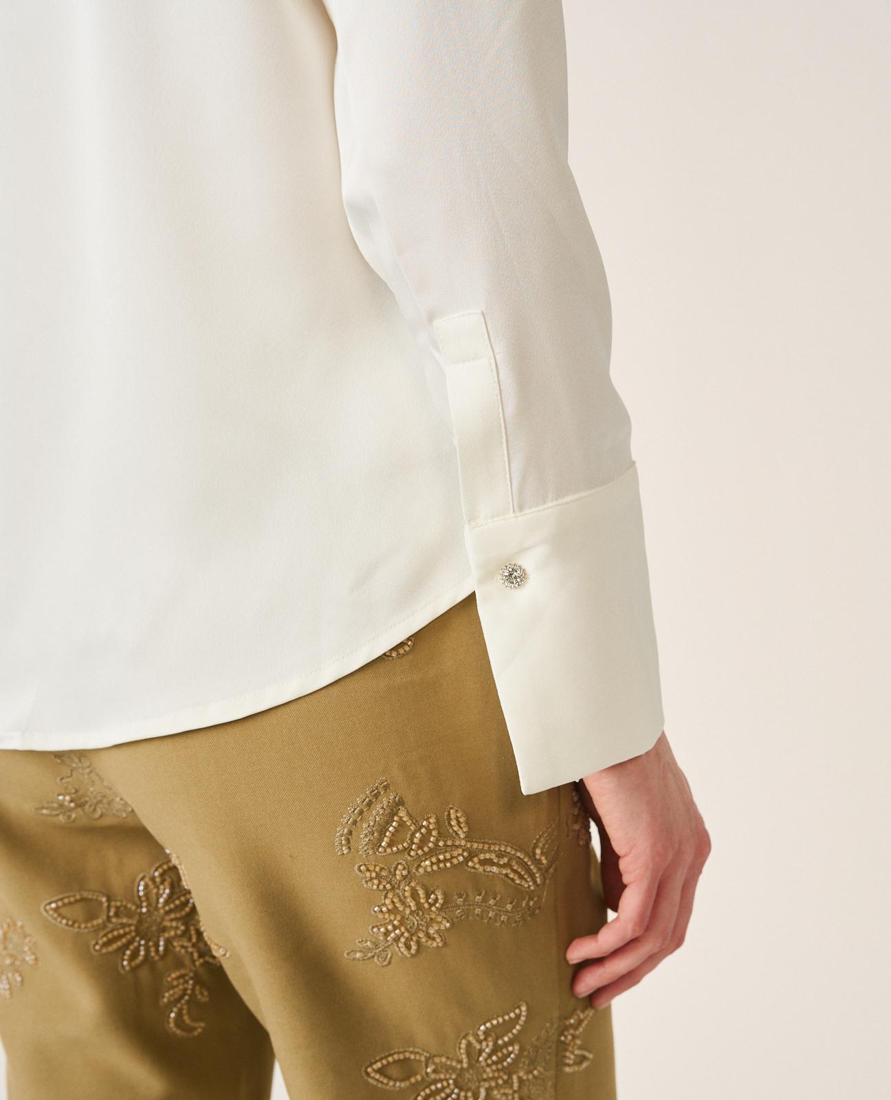 Camisa Ajustada de Cetim com Botões nos Punhos Branco-7
