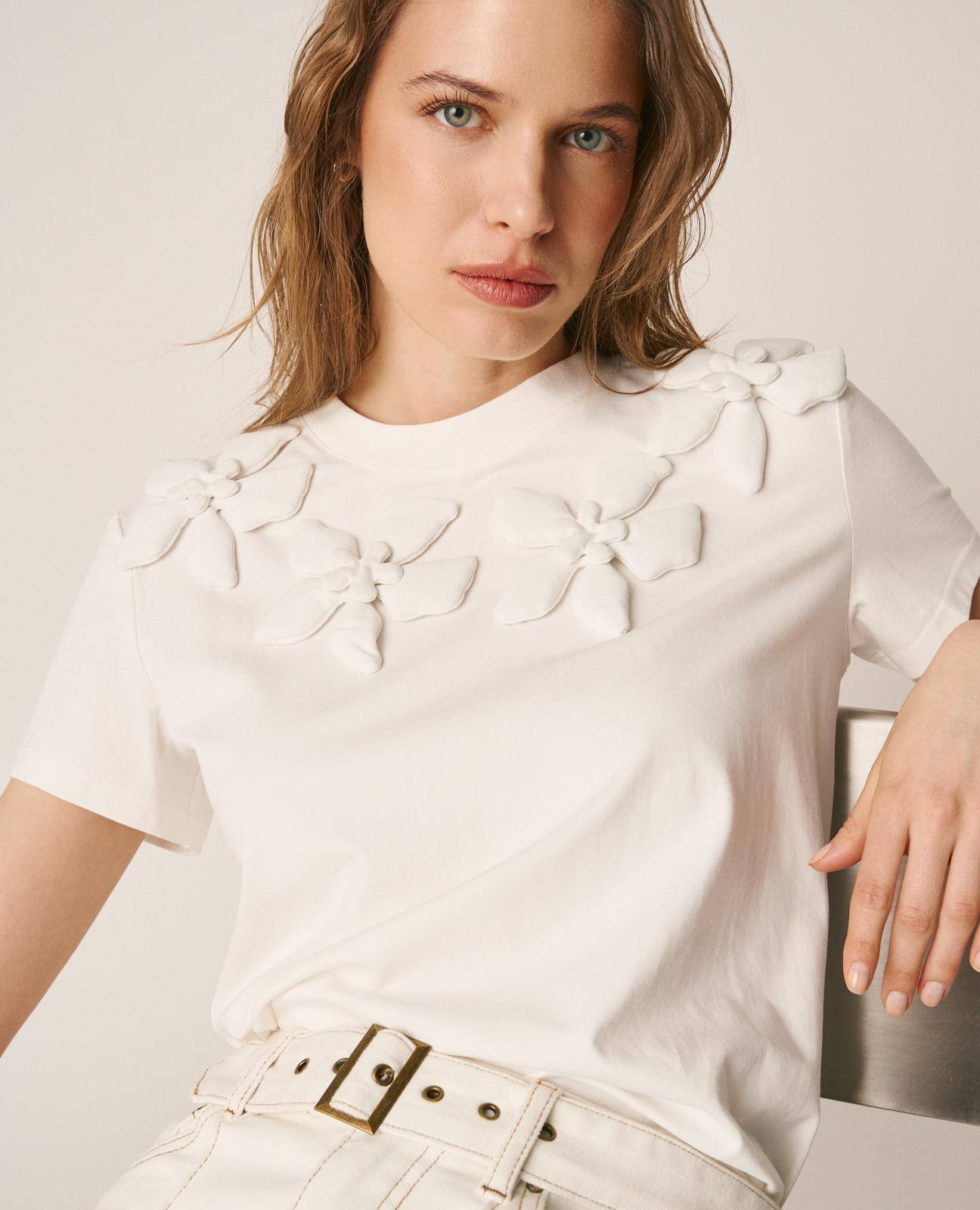 T-shirt de Algodão com Apliques de Flores em 3d na Gola Branco-3