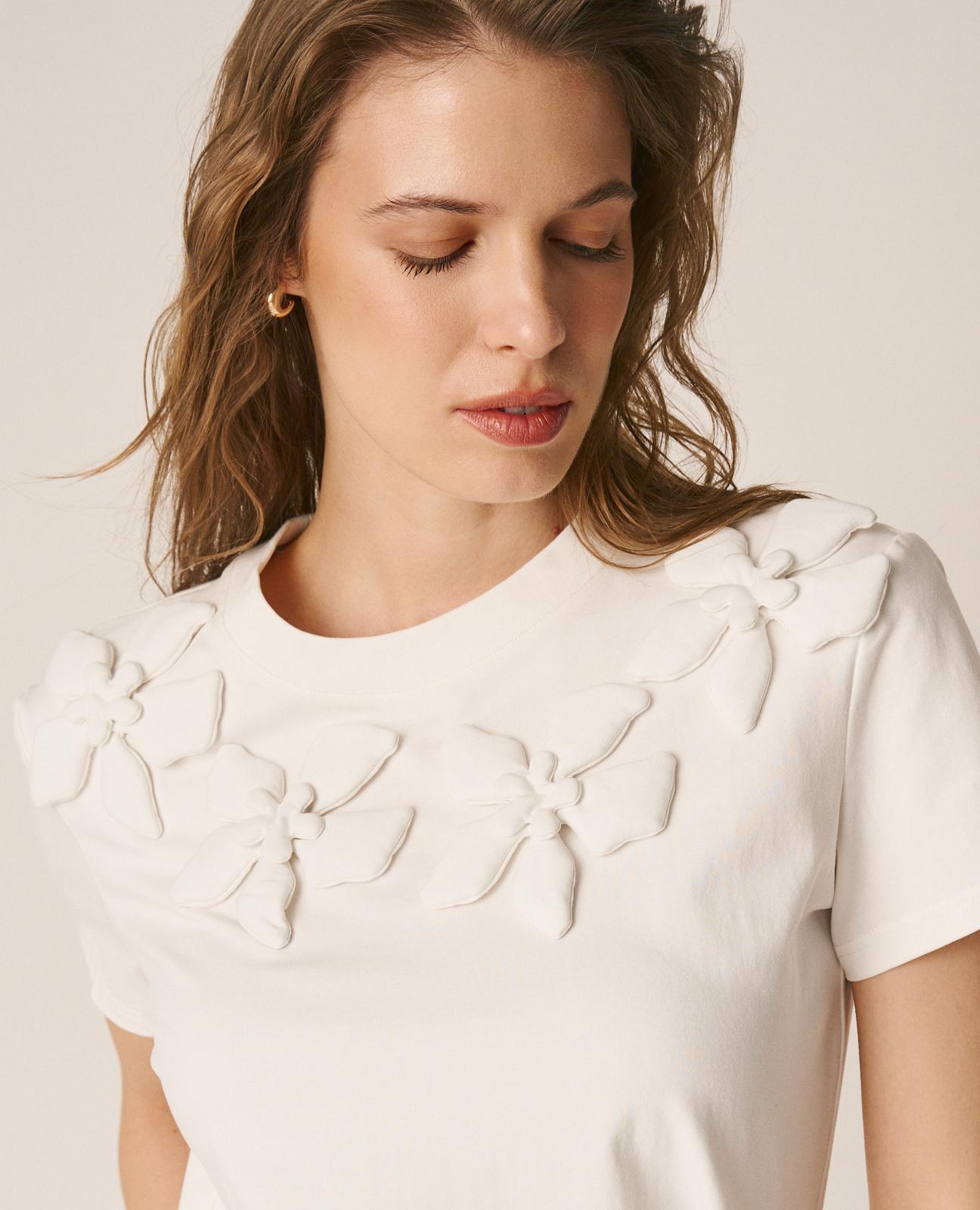 T-shirt de Algodão com Apliques de Flores em 3d na Gola Branco-6