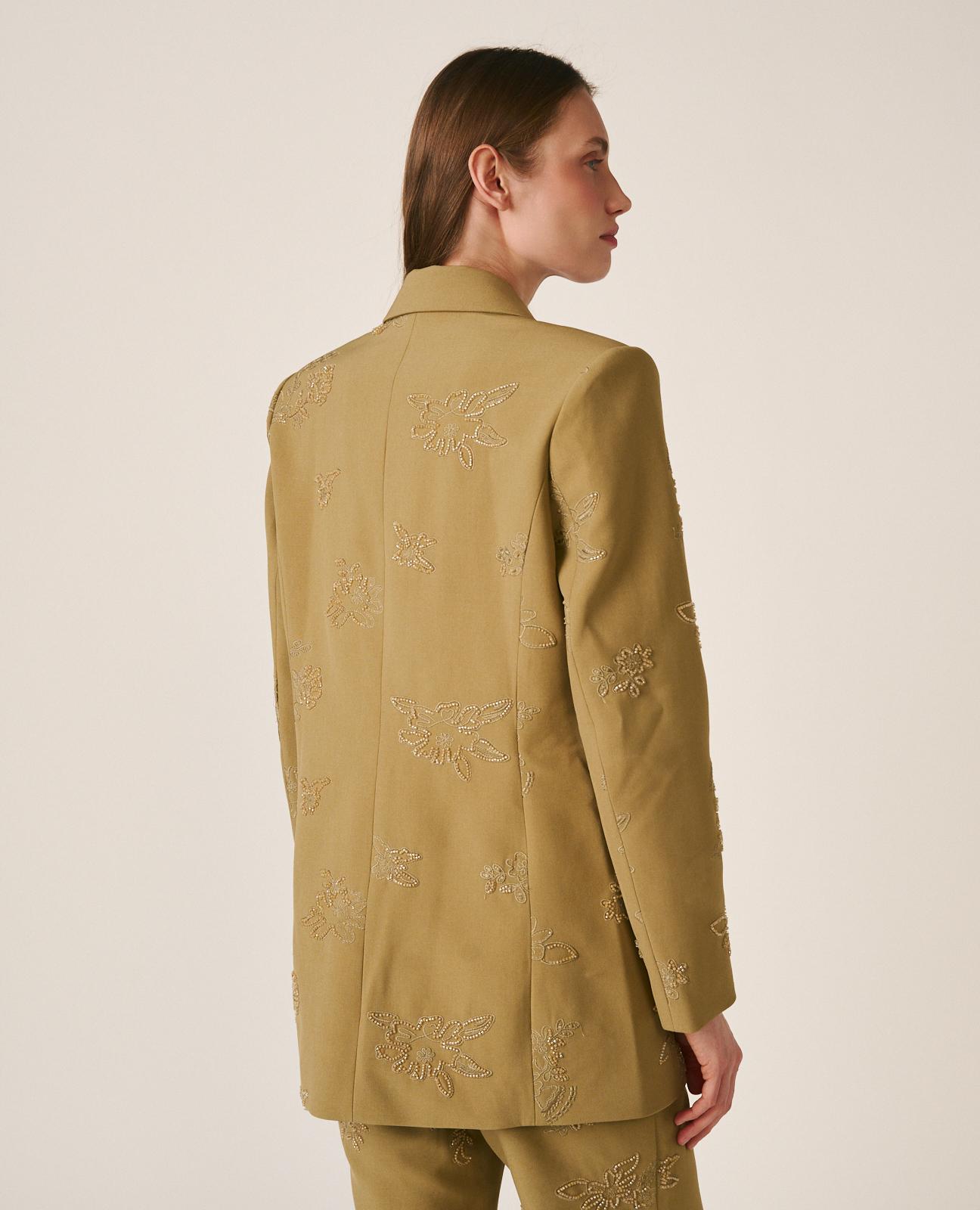 Blazer Confecionada em Crepe com Detalhes Bordados Camel-7