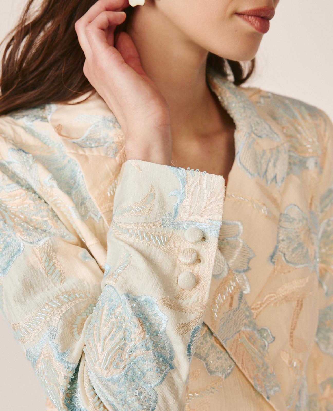 Blazer com Corte a Direito e Estampado Floral e Bordado com Lantejoulas Azul-4