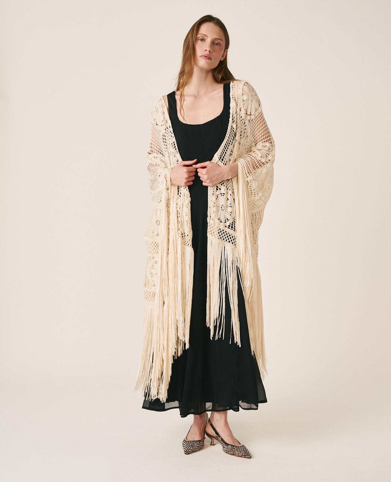 Kaftan Tecido Tipo Crochet com Franjas Cru-2