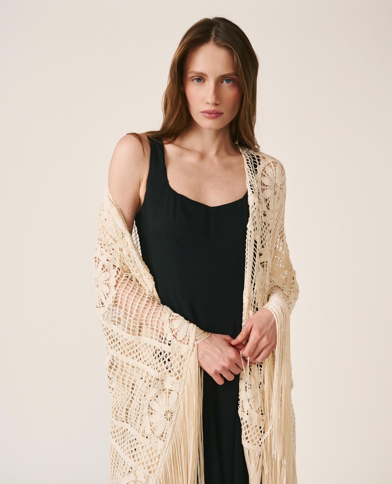 Kaftan Tecido Tipo Crochet com Franjas Cru-5